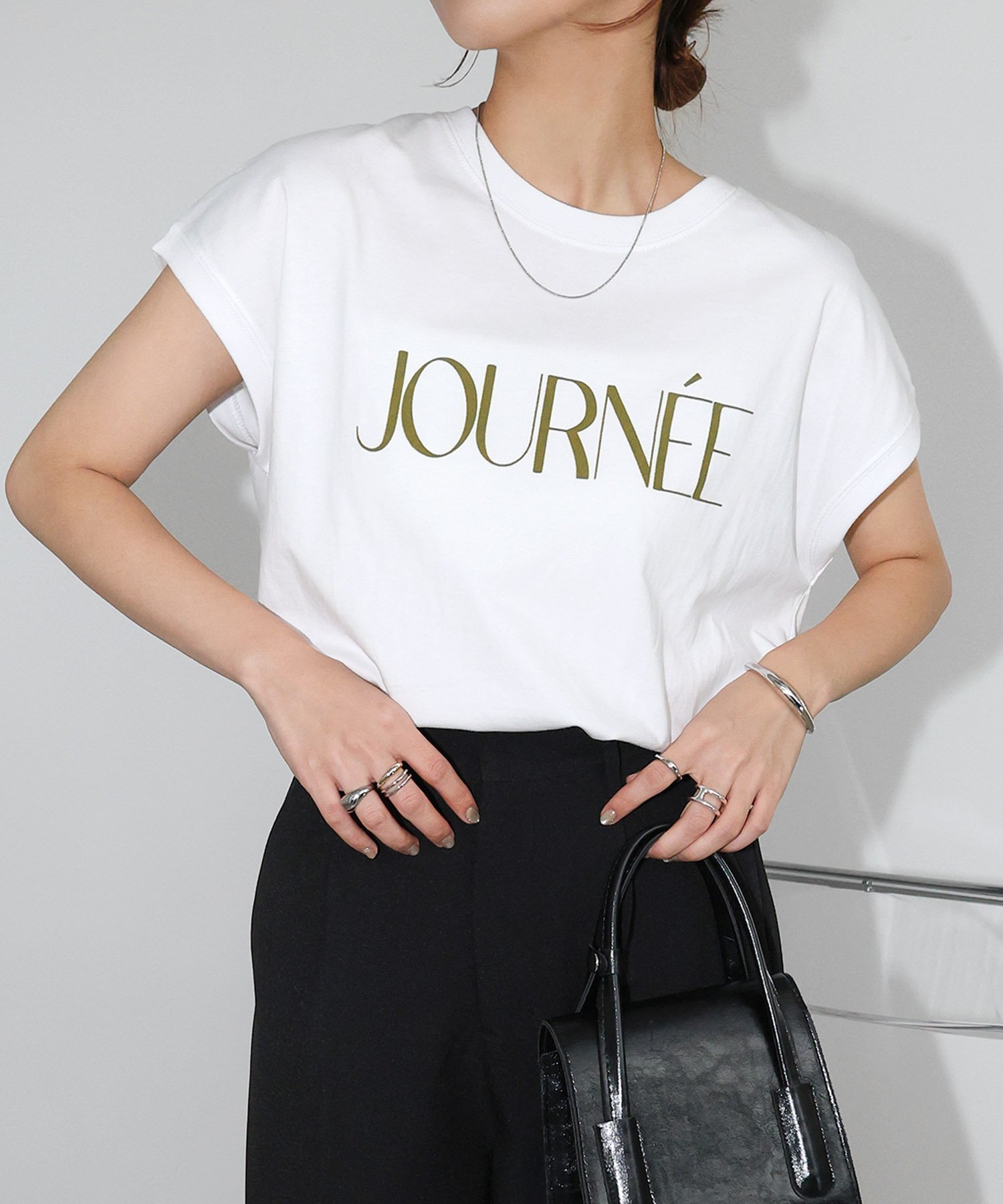 【アンドミー/andme】のロゴプリント フレンチスリーブ Tシャツ インテリア・キッズ・メンズ・レディースファッション・服の通販 founy(ファニー) 　ファッション　Fashion　レディースファッション　Fashion for Women　トップス・カットソー　Cut & Sew Tops　シャツ・ブラウス・オフィスカジュアル　Elegant Blouses & Button-Ups　ロングTシャツ・Tシャツ　Longline T-Shirts & Tees　カットソー　Cut and Sewn Top　スリット　Slit, Slit Detail　スリーブ　Sleeve, Long Sleeve / Short Sleeve　人気　Popular, Best Seller　フェルト　Felt, Felt Fabric　フレンチ　French, French Style　プリント　Print, Printed Pattern　ロング　Long, Long-Length　おすすめ　Recommended / Our Picks　オフホワイト×カーキ|ID: prp329100004740552 ipo3291000000034247901