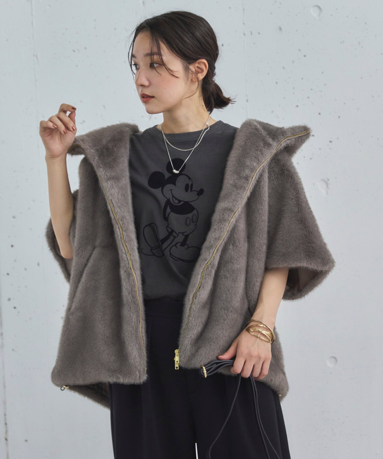 【ドゥ アルシーヴ/Doux archives】のミンクファーライクフーディーベスト インテリア・キッズ・メンズ・レディースファッション・服の通販 founy(ファニー) 　ファッション　Fashion　レディースファッション　Fashion for Women　アウター　Coat / Outerwear Collection　トップス・カットソー　Cut & Sew Tops　ベスト&ジレ / 重ね着スタイル　Vests & Gilets　おすすめ　Recommended / Our Picks　シンプル　Simple, Minimal　トレンド　Trend, Trending Now　ドローコード　Drawcord, Drawstring Cord　GRAY|ID: prp329100004740654 ipo3291000000034509220