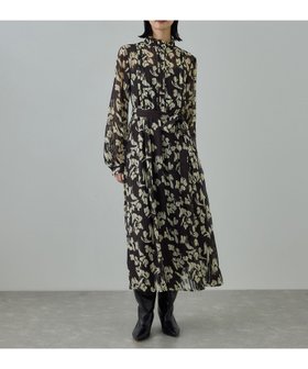 【ロペ/ROPE'】のフラワープリントタックワンピース 人気、トレンドファッション・服の通販 founy(ファニー) ファッション Fashion レディースファッション Fashion for Women ワンピース Dresses インナー Innerwear エレガント 上品 Elegant カーディガン Cardigan, Knitwear ギャザー Gathered, Ruffled サテン Satin, Glossy Fabric シフォン Chiffon, Lightweight Fabric ジャケット Jacket, Outerwear スタンド Stand Collar, Upright Stand ストライプ Stripe, Striped Pattern ダウン Down, Puffer ドレス Dress, One-Piece 定番 Standard, Basic Item フラワー Flower, Floral フリル Frill, Ruffle プリント Print, Printed Pattern ペチコート Petticoat, Underskirt ポケット Pocket, Pocket Detail A/W・秋冬 Autumn/Winter 冬 Winter / This Winter おすすめ Recommended / Our Picks 2025年 2025 2025-2026秋冬・A/W Autumn/Winter 2025–26 AW25–26 |ID:prp329100004740657
