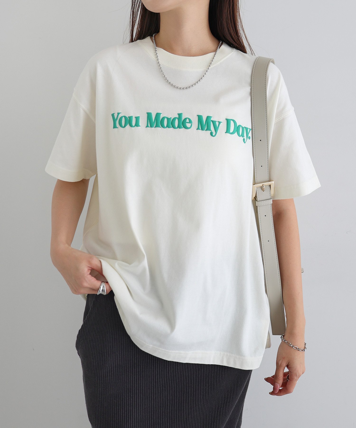 【アンドミー/andme】の立体 ロゴ プリント 半袖 Tシャツ インテリア・キッズ・メンズ・レディースファッション・服の通販 founy(ファニー) 　ファッション　Fashion　レディースファッション　Fashion for Women　トップス・カットソー　Cut & Sew Tops　シャツ・ブラウス・オフィスカジュアル　Elegant Blouses & Button-Ups　ロングTシャツ・Tシャツ　Longline T-Shirts & Tees　人気　Popular, Best Seller　プリント　Print, Printed Pattern　ベーシック　Basic, Essential　半袖　Short Sleeve, Half Sleeve　おすすめ　Recommended / Our Picks　エクリュ×グリーン|ID: prp329100004740665 ipo3291000000034249256