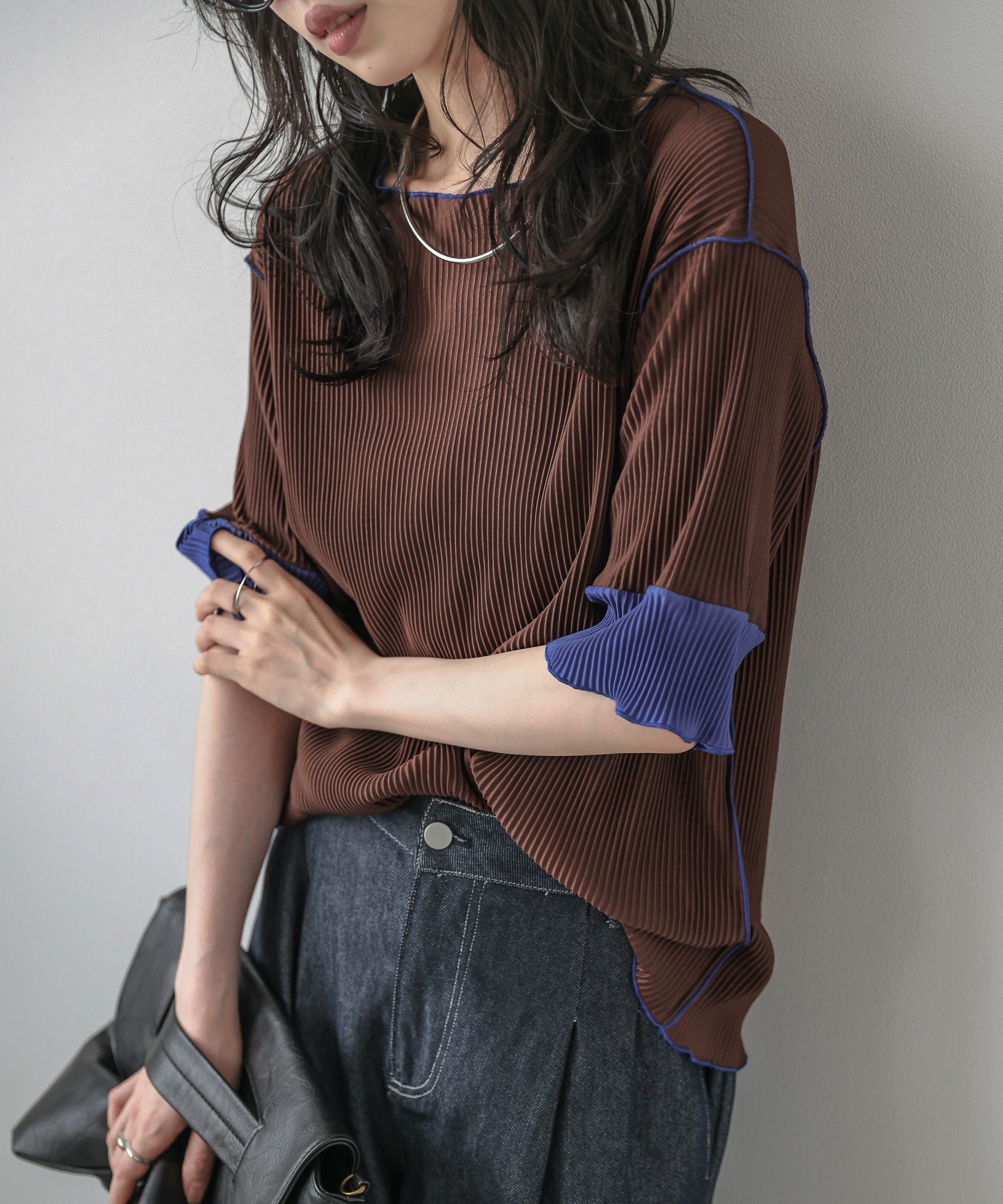 【ラジュール/Lajour】のバイカラープリーツトップス インテリア・キッズ・メンズ・レディースファッション・服の通販 founy(ファニー) 　ファッション　Fashion　レディースファッション　Fashion for Women　トップス・カットソー　Cut & Sew Tops　シンプル　Simple, Minimal　スリーブ　Sleeve, Long Sleeve / Short Sleeve　プリーツ　Pleats, Pleated　リラックス　Relax, Relaxed Fit　ブラウン|ID: prp329100004740691 ipo3291000000034249515