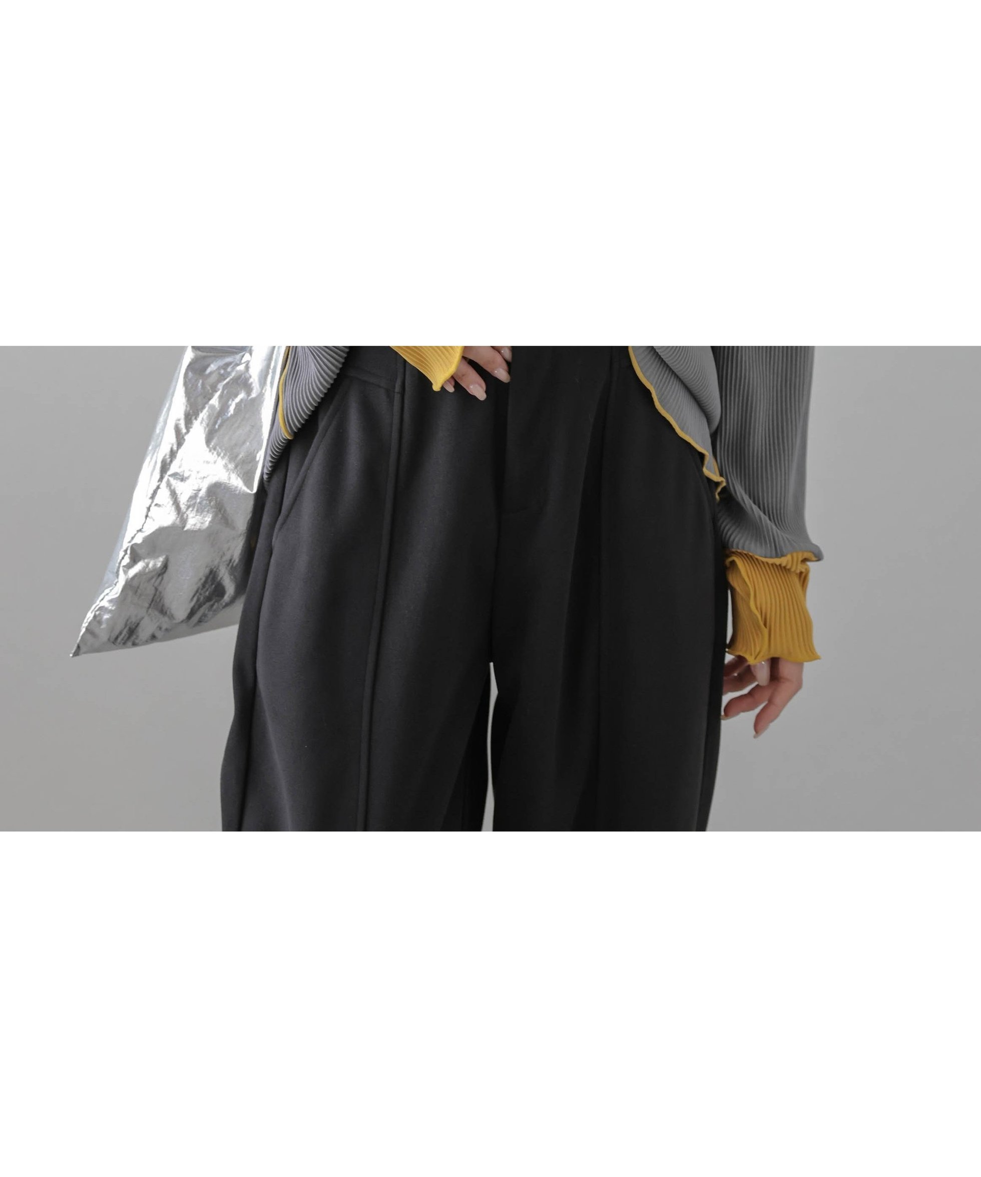 【ラジュール/Lajour】のバイカラープリーツトップス インテリア・キッズ・メンズ・レディースファッション・服の通販 founy(ファニー) 　ファッション　Fashion　レディースファッション　Fashion for Women　トップス・カットソー　Cut & Sew Tops　シンプル　Simple, Minimal　スリーブ　Sleeve, Long Sleeve / Short Sleeve　プリーツ　Pleats, Pleated　リラックス　Relax, Relaxed Fit　長袖グレー|ID: prp329100004740691 ipo3291000000034249518