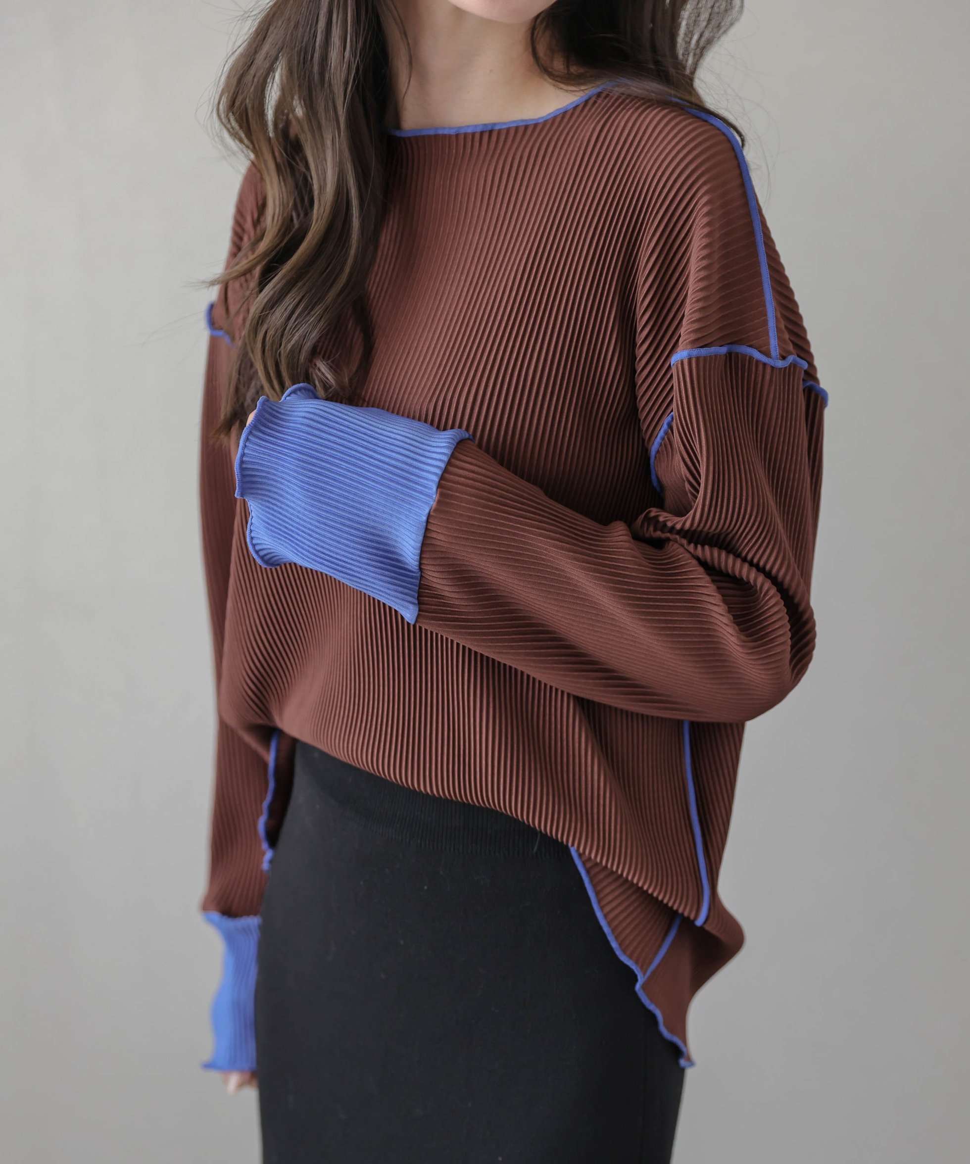 【ラジュール/Lajour】のバイカラープリーツトップス インテリア・キッズ・メンズ・レディースファッション・服の通販 founy(ファニー) 　ファッション　Fashion　レディースファッション　Fashion for Women　トップス・カットソー　Cut & Sew Tops　シンプル　Simple, Minimal　スリーブ　Sleeve, Long Sleeve / Short Sleeve　プリーツ　Pleats, Pleated　リラックス　Relax, Relaxed Fit　長袖ブラウン|ID: prp329100004740691 ipo3291000000034249523
