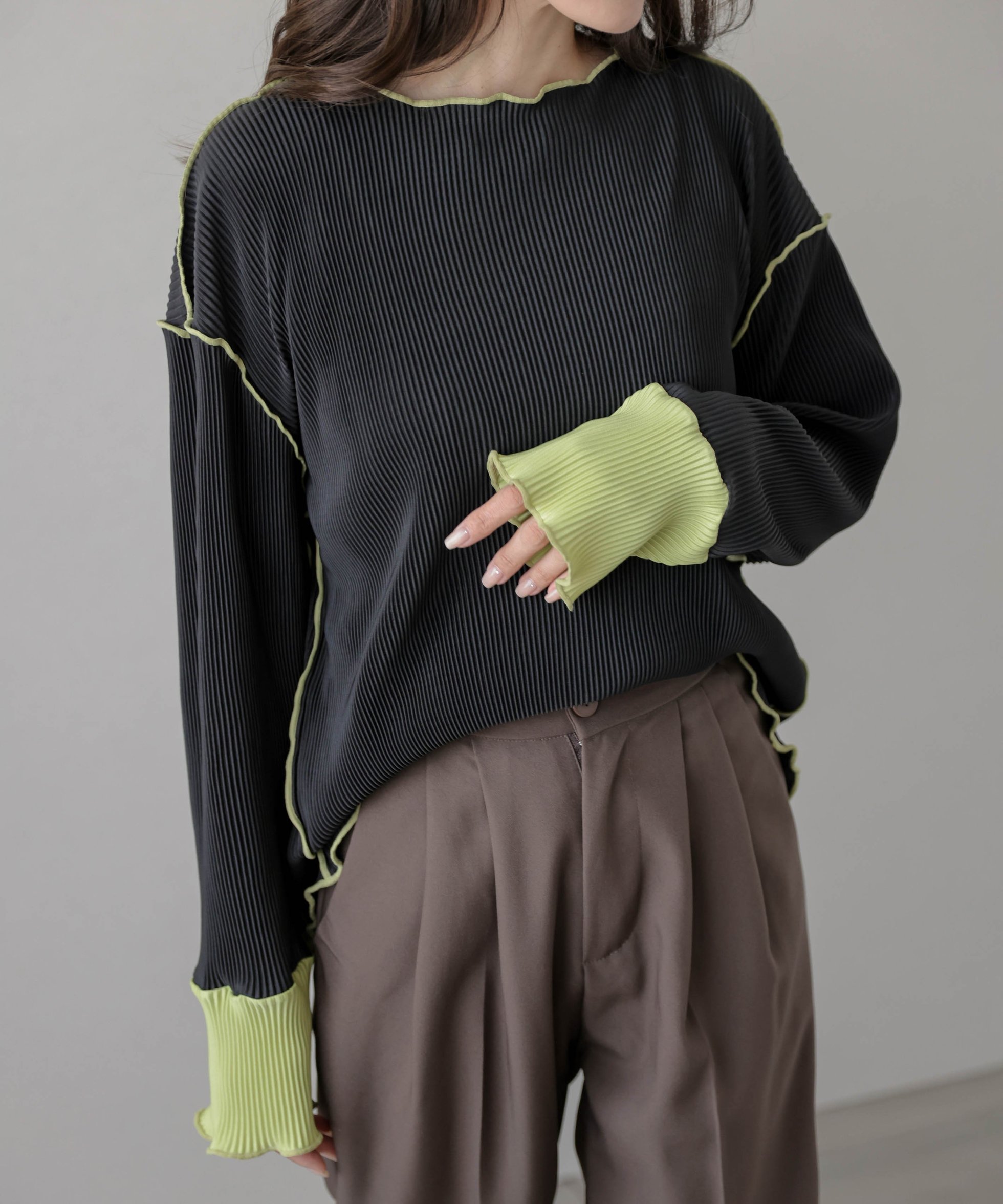 【ラジュール/Lajour】のバイカラープリーツトップス インテリア・キッズ・メンズ・レディースファッション・服の通販 founy(ファニー) 　ファッション　Fashion　レディースファッション　Fashion for Women　トップス・カットソー　Cut & Sew Tops　シンプル　Simple, Minimal　スリーブ　Sleeve, Long Sleeve / Short Sleeve　プリーツ　Pleats, Pleated　リラックス　Relax, Relaxed Fit　長袖ブラック|ID: prp329100004740691 ipo3291000000034249528