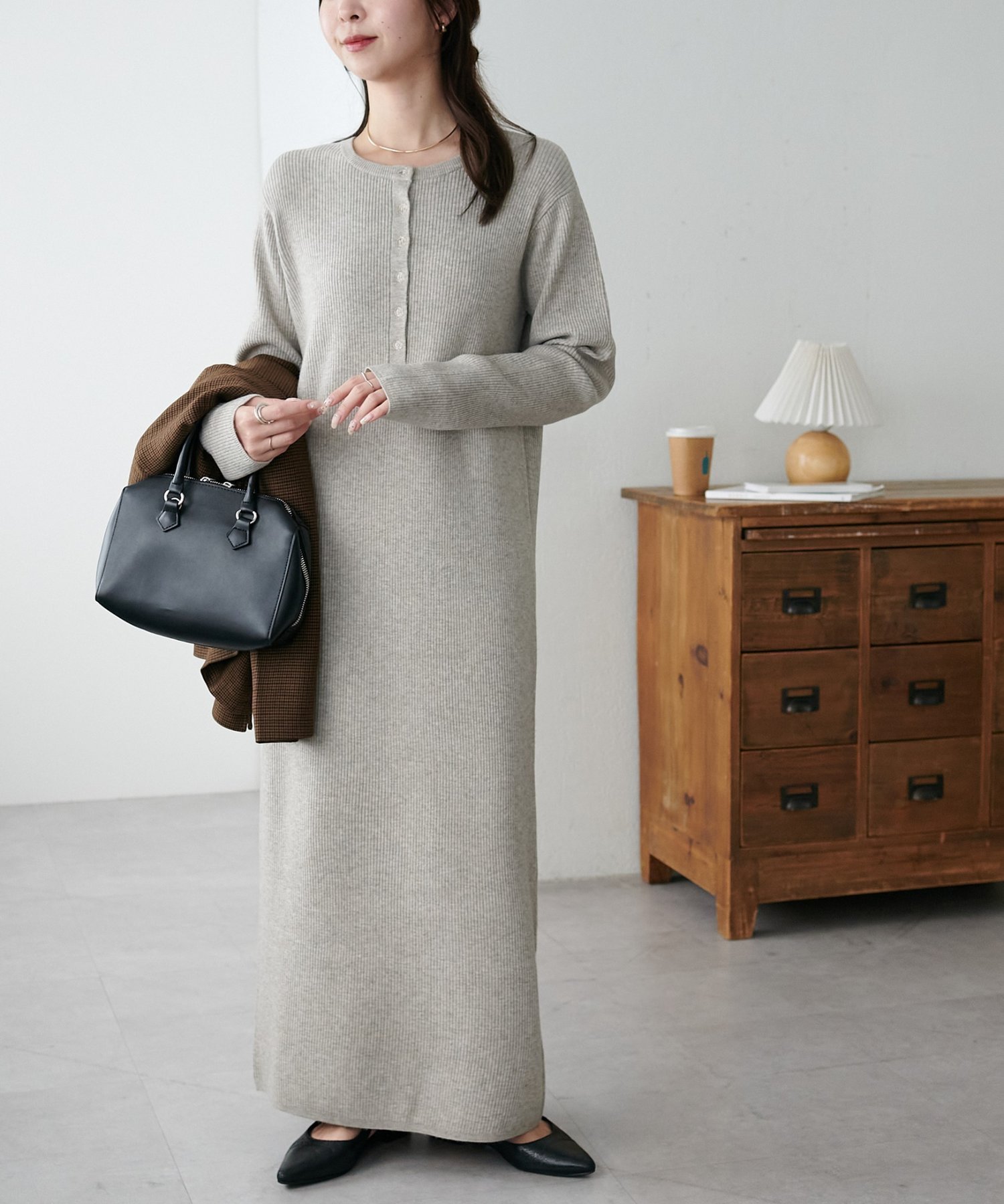 【ディスコート/Discoat】のモチモチリブヘンリーワンピース《WEB限定カラーあり》 インテリア・キッズ・メンズ・レディースファッション・服の通販 founy(ファニー) 　ファッション　Fashion　レディースファッション　Fashion for Women　ワンピース　Dresses　おすすめ　Recommended / Our Picks　カーディガン　Cardigan, Knitwear　シンプル　Simple, Minimal　ジャケット　Jacket, Outerwear　トレンド　Trend, Trending Now　パーカー　Hoodie, Parka　フィット　Fit, Slim Fit　エレガント 上品　Elegant　ライトベージュ|ID: prp329100004740780 ipo3291000000035171123