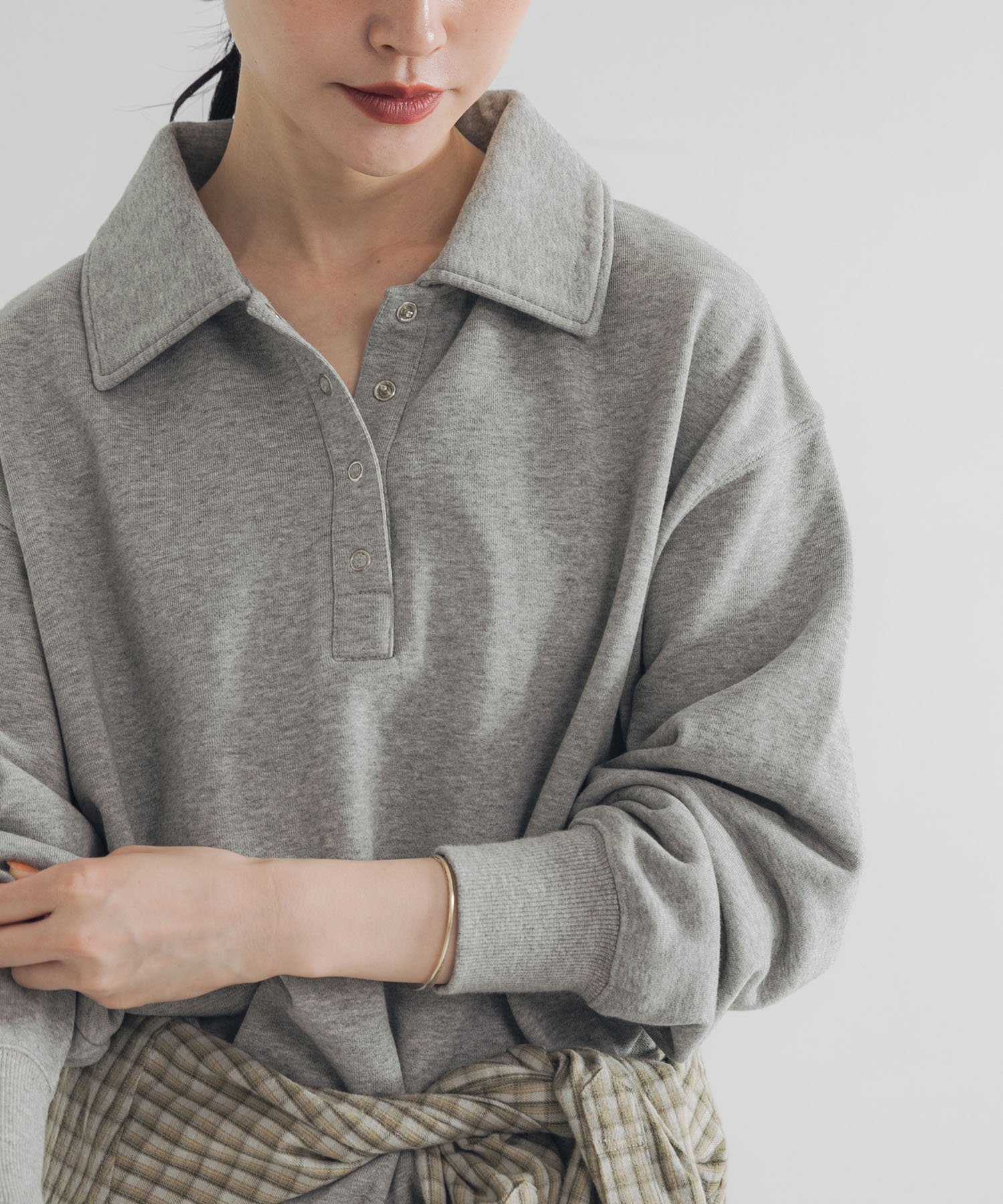 【アーバンリサーチ/URBAN RESEARCH】のシャツカラースウェット インテリア・キッズ・メンズ・レディースファッション・服の通販 founy(ファニー) 　ファッション　Fashion　レディースファッション　Fashion for Women　トップス・カットソー　Cut & Sew Tops　シャツ・ブラウス・オフィスカジュアル　Elegant Blouses & Button-Ups　レディースパーカー・カジュアルフーディー　Casual Hoodies & Sweatshirts　スウェット・クルーネックトップス　Sweatshirts & Crewnecks / Relaxed Fit Sweat Tops　2025年　2025　2025-2026秋冬・A/W　Autumn/Winter 2025–26 AW25–26　冬　Winter / This Winter　おすすめ　Recommended / Our Picks　スウェット / スエット　Sweatshirt, Sweatwear　ベーシック　Basic, Essential　ヴィンテージ　Vintage Style　A/W・秋冬　Autumn/Winter　GRAY|ID: prp329100004740786 ipo3291000000034250754