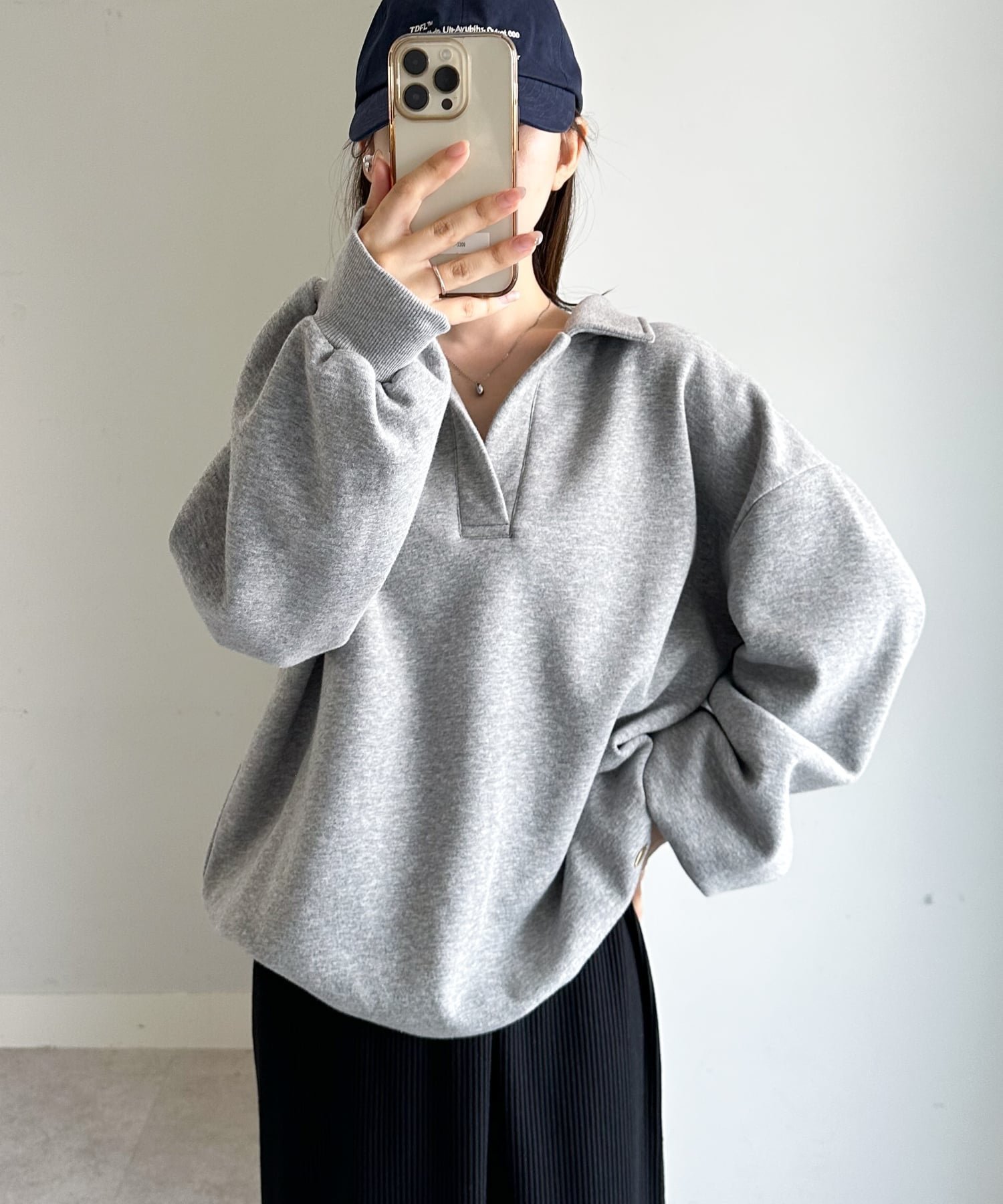 【ラナン/Ranan】のRanan/襟付きオーバーサイズスウェット インテリア・キッズ・メンズ・レディースファッション・服の通販 founy(ファニー) 　ファッション　Fashion　レディースファッション　Fashion for Women　トップス・カットソー　Cut & Sew Tops　レディースパーカー・カジュアルフーディー　Casual Hoodies & Sweatshirts　スウェット・クルーネックトップス　Sweatshirts & Crewnecks / Relaxed Fit Sweat Tops　インナー　Innerwear　カットソー　Cut and Sewn Top　キャップ　Cap, Baseball Cap　サテン　Satin, Glossy Fabric　シンプル　Simple, Minimal　スウェット / スエット　Sweatshirt, Sweatwear　スキッパー　Skipper, Open Collar　スニーカー　Sneakers, Trainers　スラックス　Slacks, Dress Pants　スリーブ　Sleeve, Long Sleeve / Short Sleeve　デニム　Denim, Jeans Material　トレンド　Trend, Trending Now　なめらか　Smooth, Silky Texture　プレート　Plate, Dish　ポケット　Pocket, Pocket Detail　リラックス　Relax, Relaxed Fit　おすすめ　Recommended / Our Picks　エレガント 上品　Elegant　GR|ID: prp329100004740995 ipo3291000000034253803