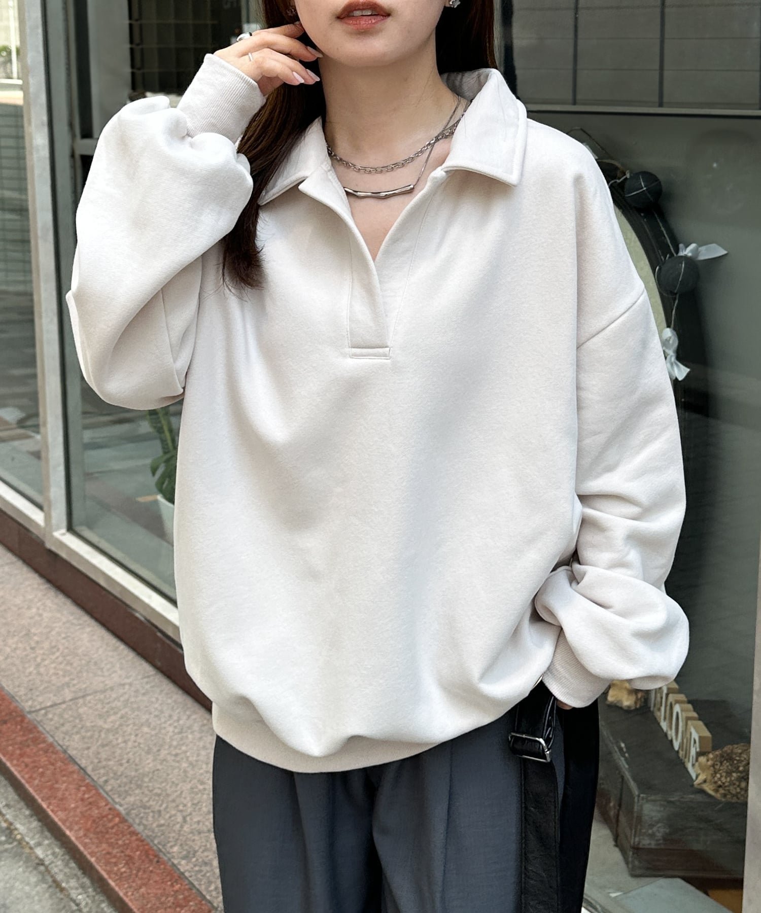 【ラナン/Ranan】のRanan/襟付きオーバーサイズスウェット インテリア・キッズ・メンズ・レディースファッション・服の通販 founy(ファニー) 　ファッション　Fashion　レディースファッション　Fashion for Women　トップス・カットソー　Cut & Sew Tops　レディースパーカー・カジュアルフーディー　Casual Hoodies & Sweatshirts　スウェット・クルーネックトップス　Sweatshirts & Crewnecks / Relaxed Fit Sweat Tops　インナー　Innerwear　カットソー　Cut and Sewn Top　キャップ　Cap, Baseball Cap　サテン　Satin, Glossy Fabric　シンプル　Simple, Minimal　スウェット / スエット　Sweatshirt, Sweatwear　スキッパー　Skipper, Open Collar　スニーカー　Sneakers, Trainers　スラックス　Slacks, Dress Pants　スリーブ　Sleeve, Long Sleeve / Short Sleeve　デニム　Denim, Jeans Material　トレンド　Trend, Trending Now　なめらか　Smooth, Silky Texture　プレート　Plate, Dish　ポケット　Pocket, Pocket Detail　リラックス　Relax, Relaxed Fit　おすすめ　Recommended / Our Picks　エレガント 上品　Elegant　IV|ID: prp329100004740995 ipo3291000000034253806