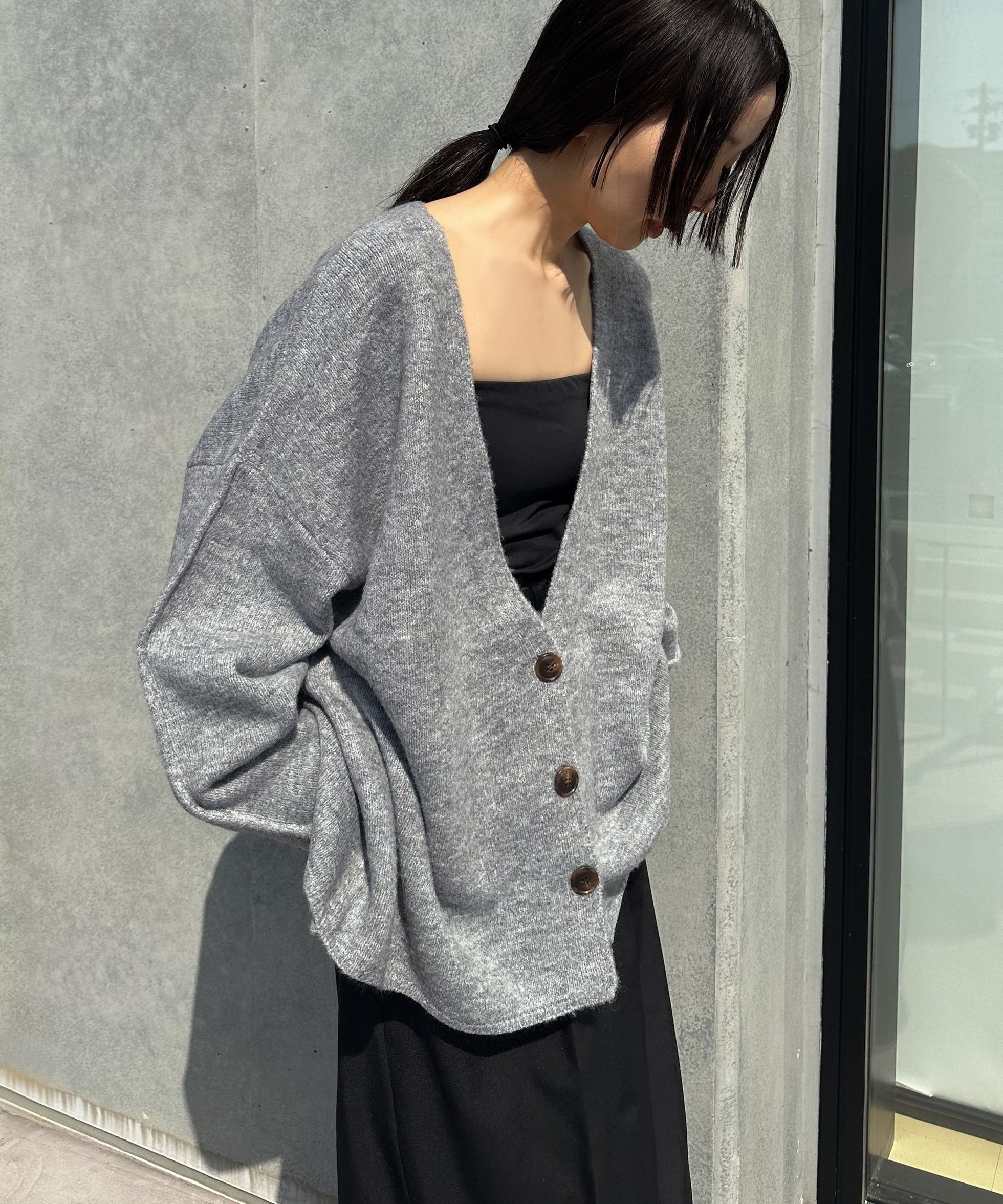 【セレクトモカ/SELECT MOCA】の【人気インフルエンサーコラボbySON】スリーブリンキングVネックカーディガン インテリア・キッズ・メンズ・レディースファッション・服の通販 founy(ファニー) 　ファッション　Fashion　レディースファッション　Fashion for Women　トップス・カットソー　Cut & Sew Tops　カーディガン・羽織り　Layered Style Cardigans　Vネックトップス　V-Neck Tops / V-Cut Neckline Shirts　カーディガン　Cardigan, Knitwear　シンプル　Simple, Minimal　人気　Popular, Best Seller　ベーシック　Basic, Essential　ボトム　Bottoms, Lower Wear　羽織　Haori, Light Jacket　ルーズ　Loose, Oversized　おすすめ　Recommended / Our Picks　グレー-06|ID: prp329100004741327 ipo3291000000034258688