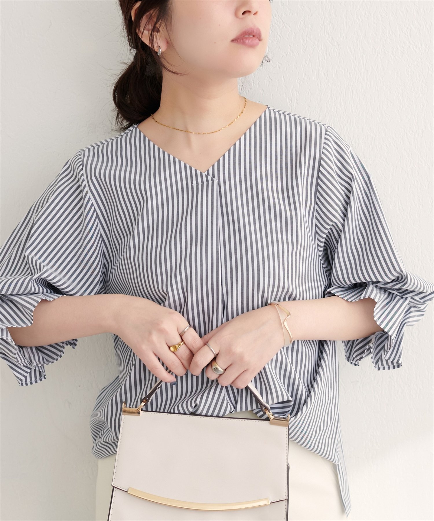 【ナチュラルクチュール/natural couture】の【WEB限定】麻レーヨンタック袖ブラウス インテリア・キッズ・メンズ・レディースファッション・服の通販 founy(ファニー) 　ファッション　Fashion　レディースファッション　Fashion for Women　トップス・カットソー　Cut & Sew Tops　シャツ・ブラウス・オフィスカジュアル　Elegant Blouses & Button-Ups　吸水　Absorbent, Quick-Dry　サロペット　Overalls, Salopette　スラックス　Slacks, Dress Pants　とろみ　Fluid, Flowy Fabric　チュニック　Tunic, Long Top　デニム　Denim, Jeans Material　フェミニン　Feminine, Girly　リラックス　Relax, Relaxed Fit　再入荷　Restock / Back in Stock　おすすめ　Recommended / Our Picks　夏　Summer　エレガント 上品　Elegant　2025年　2025　2025-2026秋冬・A/W　Autumn/Winter 2025–26 AW25–26　その他1|ID: prp329100004741341 ipo3291000000034258779