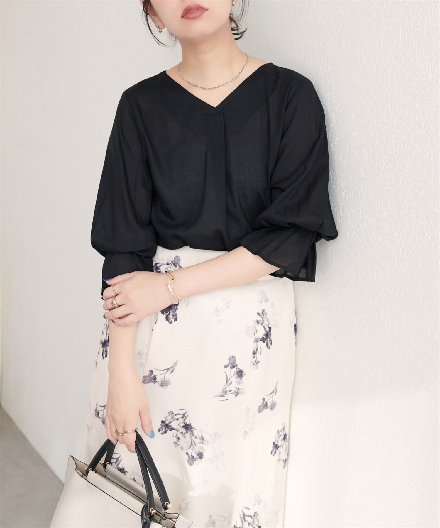 【ナチュラルクチュール/natural couture】の【WEB限定】麻レーヨンタック袖ブラウス インテリア・キッズ・メンズ・レディースファッション・服の通販 founy(ファニー) 　ファッション　Fashion　レディースファッション　Fashion for Women　トップス・カットソー　Cut & Sew Tops　シャツ・ブラウス・オフィスカジュアル　Elegant Blouses & Button-Ups　吸水　Absorbent, Quick-Dry　サロペット　Overalls, Salopette　スラックス　Slacks, Dress Pants　とろみ　Fluid, Flowy Fabric　チュニック　Tunic, Long Top　デニム　Denim, Jeans Material　フェミニン　Feminine, Girly　リラックス　Relax, Relaxed Fit　再入荷　Restock / Back in Stock　おすすめ　Recommended / Our Picks　夏　Summer　エレガント 上品　Elegant　2025年　2025　2025-2026秋冬・A/W　Autumn/Winter 2025–26 AW25–26　ブラック|ID: prp329100004741341 ipo3291000000034258782