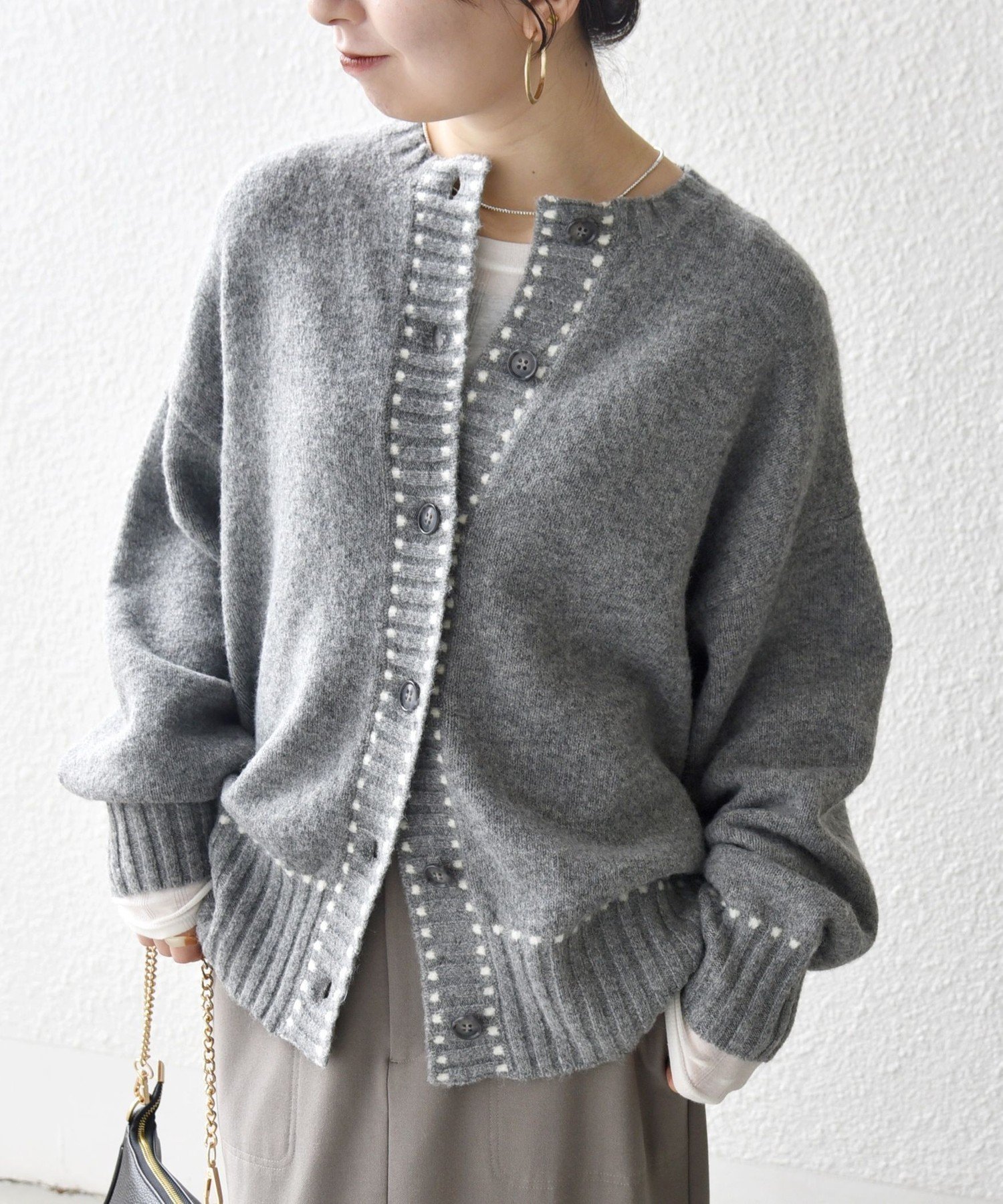 【シップス フォー ウィメン/SHIPS】のSHIPS any 手洗い可能 ステッチ デザイン ルーズ ニット カーディガン インテリア・キッズ・メンズ・レディースファッション・服の通販 founy(ファニー) 　ファッション　Fashion　レディースファッション　Fashion for Women　トップス・カットソー　Cut & Sew Tops　ニット　Knit Tops & Sweaters　カーディガン・羽織り　Layered Style Cardigans　洗える　Machine Washable　カーディガン　Cardigan, Knitwear　シンプル　Simple, Minimal　デニム　Denim, Jeans Material　フェミニン　Feminine, Girly　フロント　Front, Front Design　ルーズ　Loose, Oversized　おすすめ　Recommended / Our Picks　2025年　2025　2025-2026秋冬・A/W　Autumn/Winter 2025–26 AW25–26　グレー|ID: prp329100004741391 ipo3291000000034967089