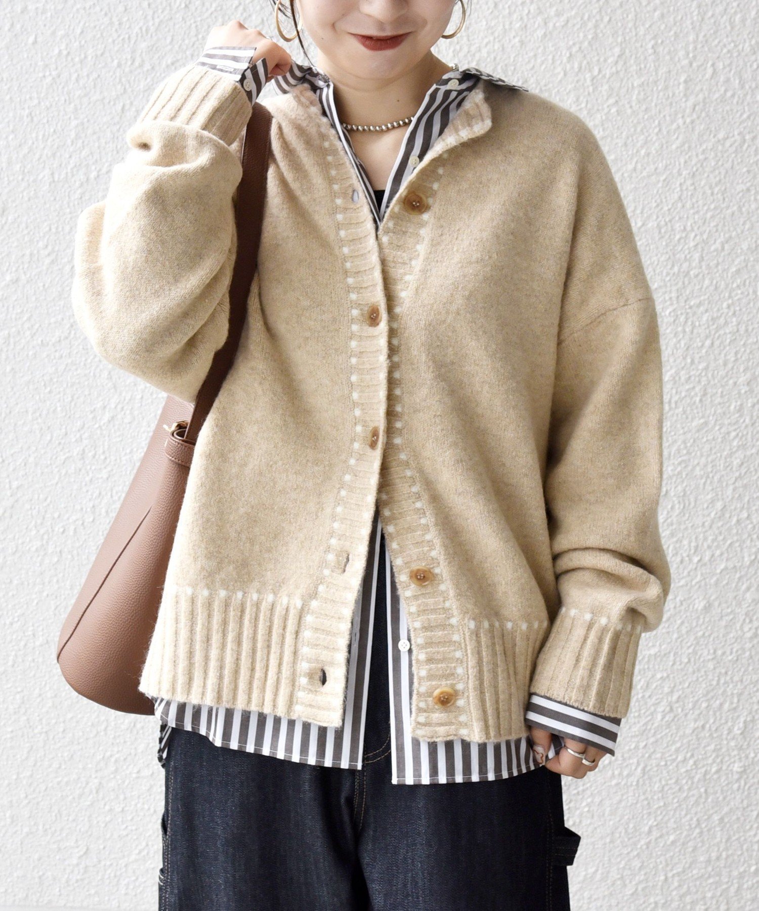 【シップス フォー ウィメン/SHIPS】のSHIPS any 手洗い可能 ステッチ デザイン ルーズ ニット カーディガン インテリア・キッズ・メンズ・レディースファッション・服の通販 founy(ファニー) 　ファッション　Fashion　レディースファッション　Fashion for Women　トップス・カットソー　Cut & Sew Tops　ニット　Knit Tops & Sweaters　カーディガン・羽織り　Layered Style Cardigans　洗える　Machine Washable　カーディガン　Cardigan, Knitwear　シンプル　Simple, Minimal　デニム　Denim, Jeans Material　フェミニン　Feminine, Girly　フロント　Front, Front Design　ルーズ　Loose, Oversized　おすすめ　Recommended / Our Picks　2025年　2025　2025-2026秋冬・A/W　Autumn/Winter 2025–26 AW25–26　ベージュ|ID: prp329100004741391 ipo3291000000034967090