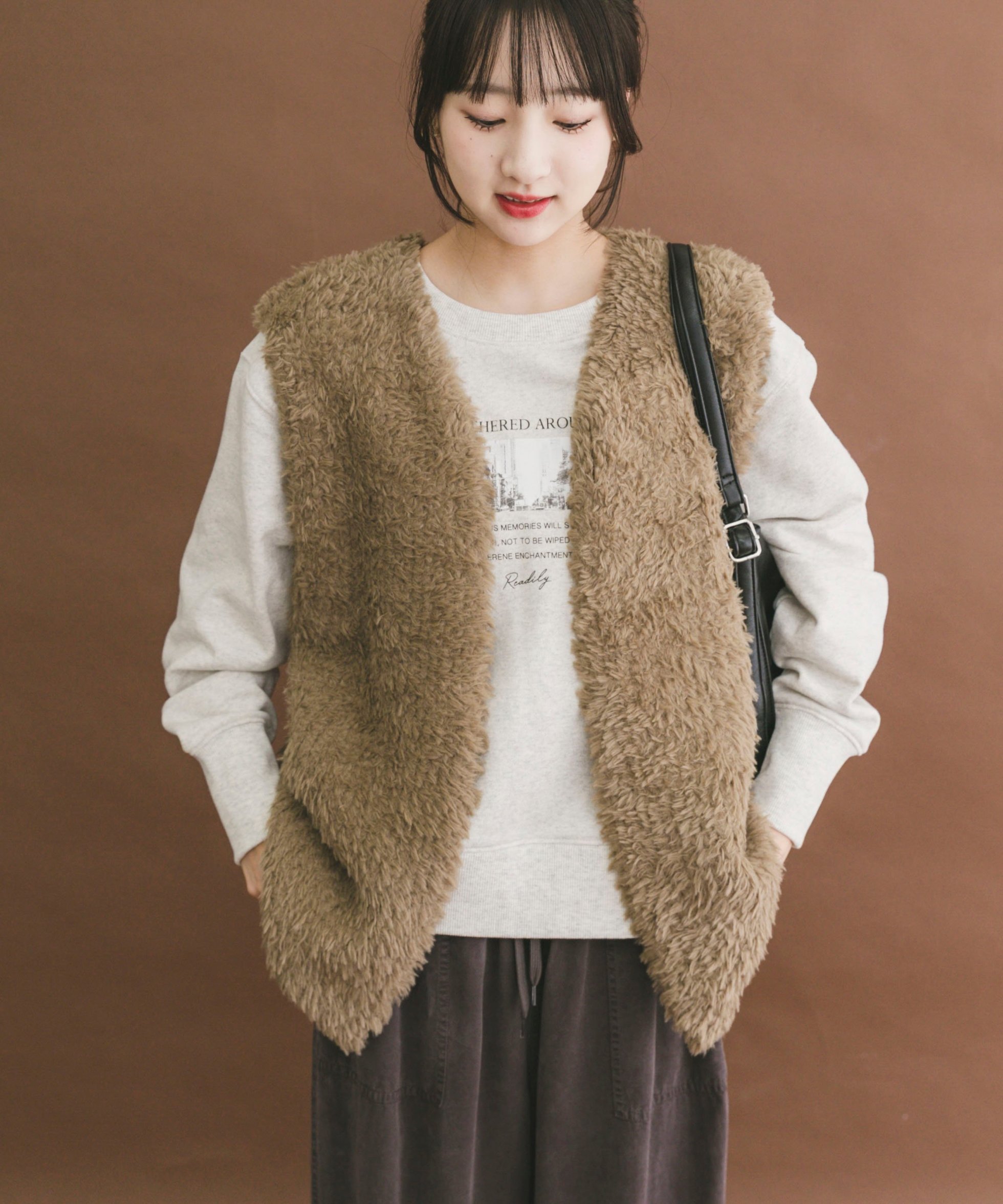 【アイテムズアーバンリサーチ/ITEMS URBAN RESEARCH】のファーベスト インテリア・キッズ・メンズ・レディースファッション・服の通販 founy(ファニー)  ファッション Fashion レディースファッション Fashion for Women アウター Coat / Outerwear Collection トップス・カットソー Cut & Sew Tops ベスト&ジレ / 重ね着スタイル Vests & Gilets 2025年 2025 2025春夏・S/S Spring/Summer 2025 SS25 コンパクト Compact, Small Size バランス Balance, Style Balance ベスト Vest, Waistcoat 夏 Summer S/S・春夏 SS, Spring/Summer, Warm Season BEG|ID: prp329100004741474 ipo3291000000034419341