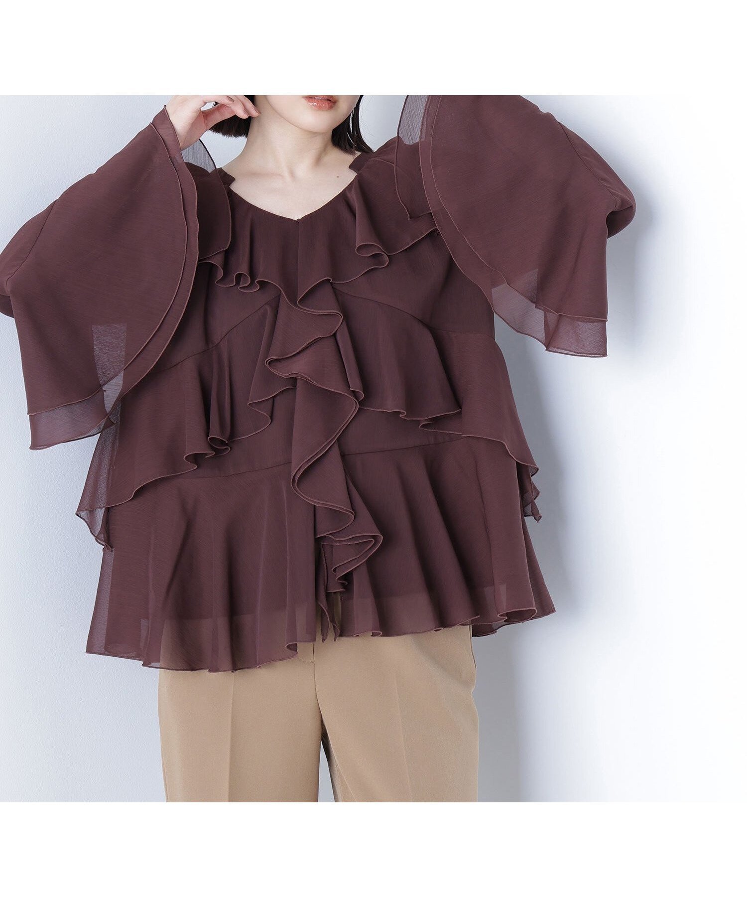 【ナチュラル ビューティー ベーシック/NATURAL BEAUTY BASIC】のラッフルフリルチュニックブラウス インテリア・キッズ・メンズ・レディースファッション・服の通販 founy(ファニー) 　ファッション　Fashion　レディースファッション　Fashion for Women　トップス・カットソー　Cut & Sew Tops　シャツ・ブラウス・オフィスカジュアル　Elegant Blouses & Button-Ups　おすすめ　Recommended / Our Picks　インナー　Innerwear　スリット　Slit, Slit Detail　チュニック　Tunic, Long Top　デニム　Denim, Jeans Material　トレンド　Trend, Trending Now　フリル　Frill, Ruffle　切替　Switching, Contrast Panel　ダークブラウン1|ID: prp329100004741514 ipo3291000000034260329