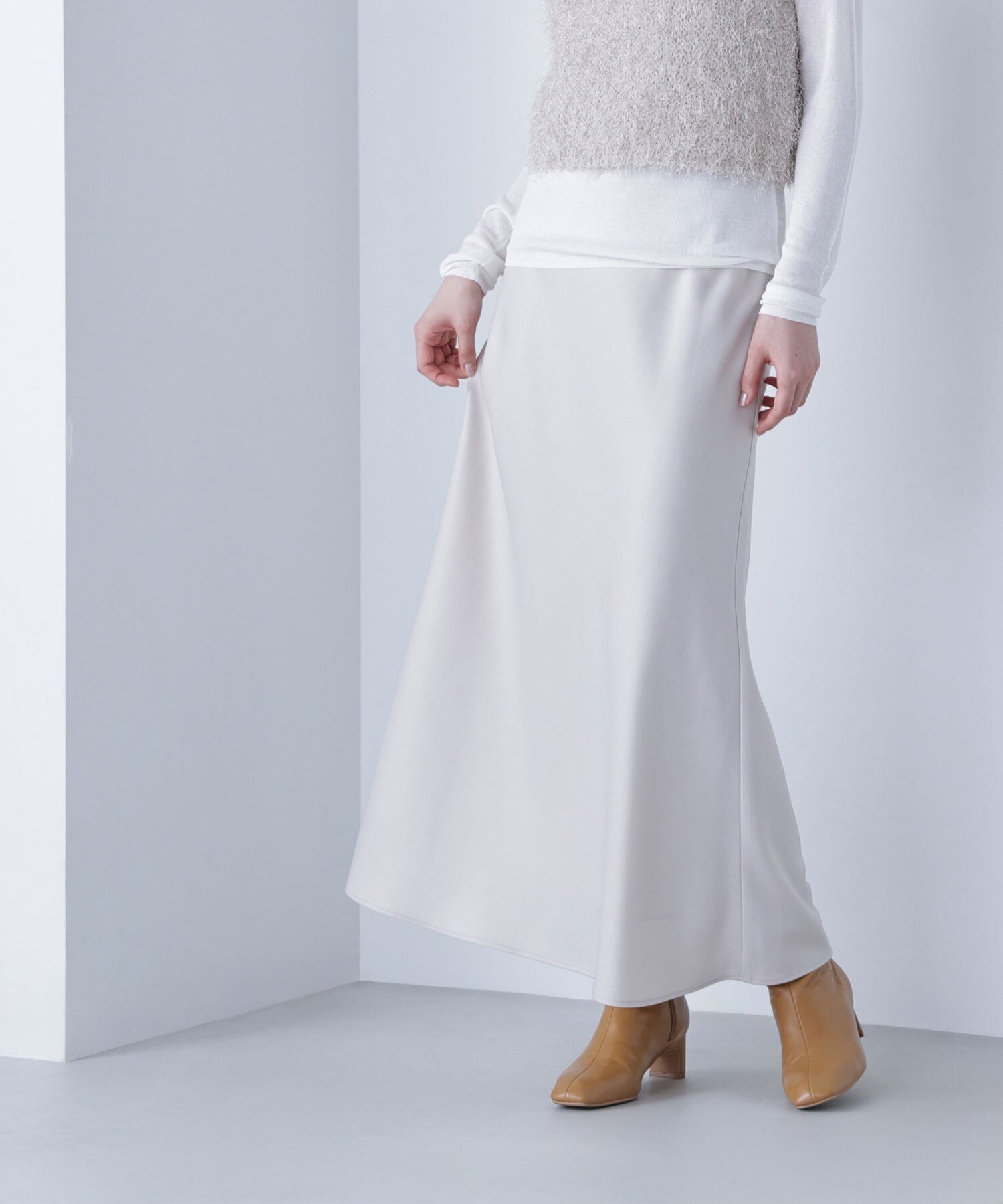 【ナチュラル ビューティー ベーシック/NATURAL BEAUTY BASIC】のバイアスサテンナロースカート インテリア・キッズ・メンズ・レディースファッション・服の通販 founy(ファニー) 　雑誌掲載アイテム　Magazine Picks & Fashion Features　ファッション雑誌　Fashion Magazines　オッジ　Oggi　ファッション　Fashion　レディースファッション　Fashion for Women　スカート　Skirts　サテン　Satin, Glossy Fabric　スウェット / スエット　Sweatshirt, Sweatwear　ドレープ　Drape, Draping Fabric　バイアス　Bias, Diagonal Cut　エレガント 上品　Elegant　雑誌　Magazine, Fashion Magazine　アイボリー1|ID: prp329100004741584 ipo3291000000035018840