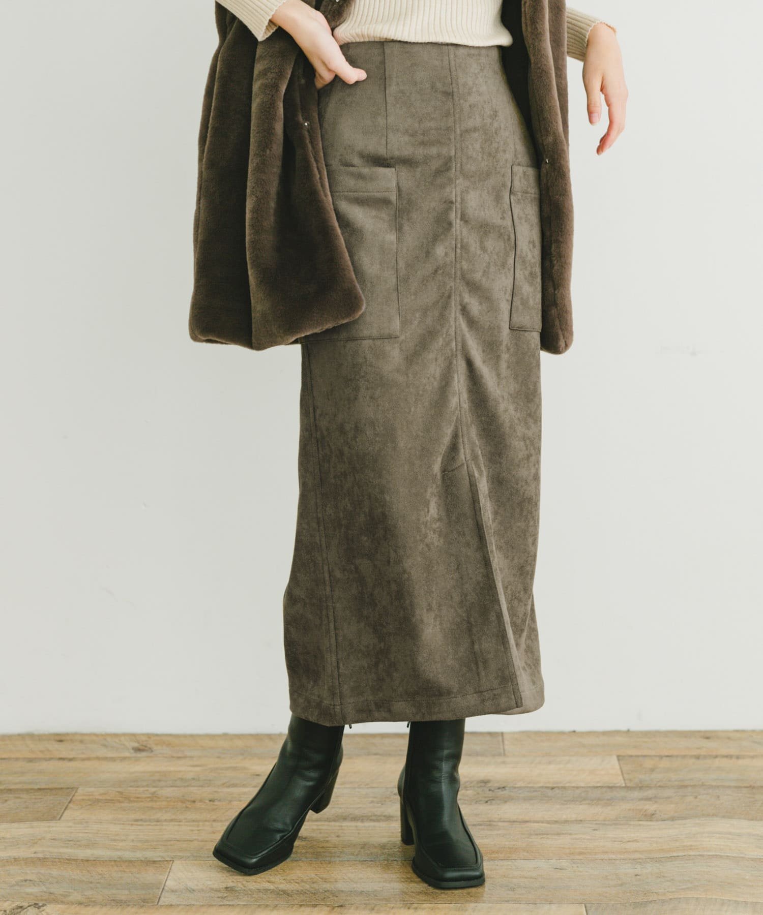 【アイテムズアーバンリサーチ/ITEMS URBAN RESEARCH】のフェイクスエードタイトスカート インテリア・キッズ・メンズ・レディースファッション・服の通販 founy(ファニー) 　ファッション　Fashion　レディースファッション　Fashion for Women　スカート　Skirts　2024年　2024　2024-2025秋冬・A/W　Autumn/Winter 2024–25 AW24–25　冬　Winter / This Winter　おすすめ　Recommended / Our Picks　ジャケット　Jacket, Outerwear　スウェット / スエット　Sweatshirt, Sweatwear　ストレート　Straight, Straight Cut　スリット　Slit, Slit Detail　ビッグ　Big, Oversized　フロント　Front, Front Design　エレガント 上品　Elegant　A/W・秋冬　Autumn/Winter　KHK|ID: prp329100004741632 ipo3291000000034658382