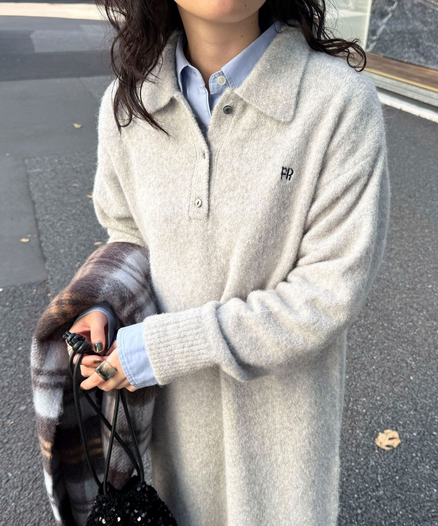 【フレディ&グロスター/FREDY&GLOSTER】のFR刺繍衿付きニットワンピース インテリア・キッズ・メンズ・レディースファッション・服の通販 founy(ファニー) 　ファッション　Fashion　レディースファッション　Fashion for Women　ワンピース　Dresses　ニットワンピース　Knit Dresses　トレンド　Trend, Trending Now　おすすめ　Recommended / Our Picks　2025年　2025　2025-2026秋冬・A/W　Autumn/Winter 2025–26 AW25–26　ミディアムグレー|ID: prp329100004741762 ipo3291000000034262507