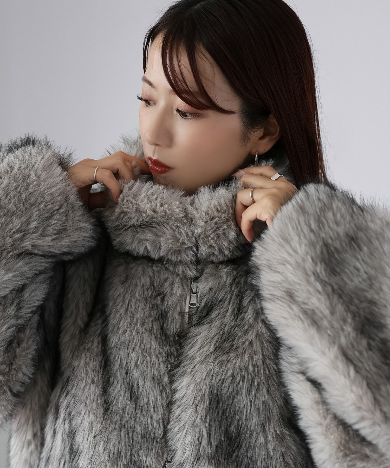 【リベリー/Riberry】のダブルジップ2WAYミックスファーブルゾン インテリア・キッズ・メンズ・レディースファッション・服の通販 founy(ファニー) 　ファッション　Fashion　レディースファッション　Fashion for Women　アウター　Coat / Outerwear Collection　ブルゾンジャケット・スポーティアウター　Blouson Jackets　コンパクト　Compact, Small Size　軽量　Lightweight, Ultra Light　ショート　Short, Short Length　シンプル　Simple, Minimal　スウェット / スエット　Sweatshirt, Sweatwear　スタンド　Stand Collar, Upright Stand　デニム　Denim, Jeans Material　トレンド　Trend, Trending Now　バランス　Balance, Style Balance　フェイクファー　Faux Fur, Imitation Fur　ブルゾン　Blouson, Bomber Jacket　ボトム　Bottoms, Lower Wear　防寒　Cold Protection, Winter-Ready　ミックス　Mix, Mixed Style　ロング　Long, Long-Length　ワイド　Wide, Wide Fit　冬　Winter / This Winter　再入荷　Restock / Back in Stock　おすすめ　Recommended / Our Picks　エレガント 上品　Elegant　ベージュ|ID: prp329100004741810 ipo3291000000034262905