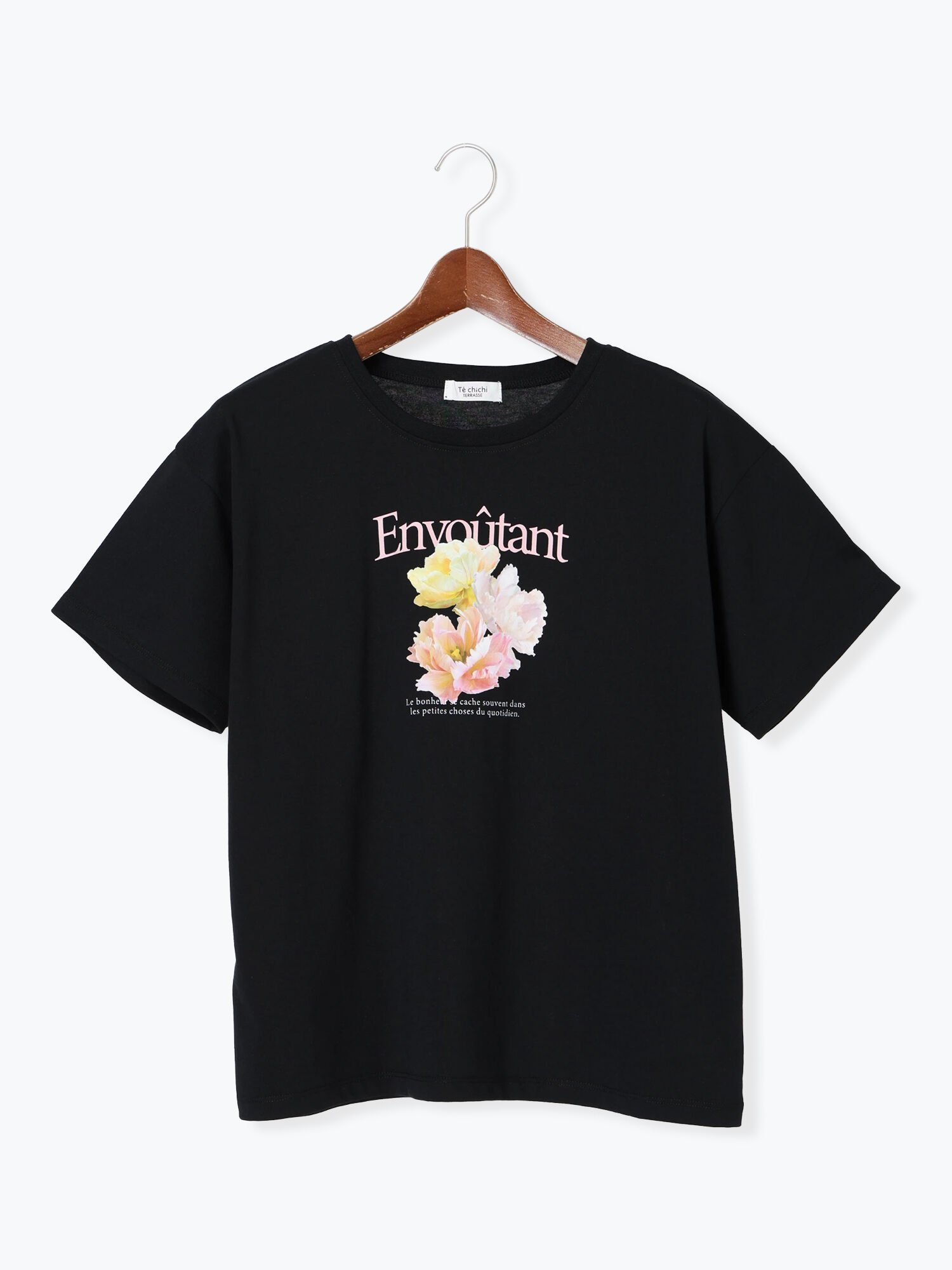 【テチチ/Te chichi】のフラワーモチーフプリントTシャツ インテリア・キッズ・メンズ・レディースファッション・服の通販 founy(ファニー) 　ファッション　Fashion　レディースファッション　Fashion for Women　トップス・カットソー　Cut & Sew Tops　シャツ・ブラウス・オフィスカジュアル　Elegant Blouses & Button-Ups　ロングTシャツ・Tシャツ　Longline T-Shirts & Tees　花柄・フラワープリント・モチーフ　Floral Prints & Motifs / Flower Pattern Tops　フラワー　Flower, Floral　プリント　Print, Printed Pattern　ベーシック　Basic, Essential　モチーフ　Motif, Design Theme　ロマンティック　Romantic, Feminine Style　ブラック|ID: prp329100004741903 ipo3291000000034264104