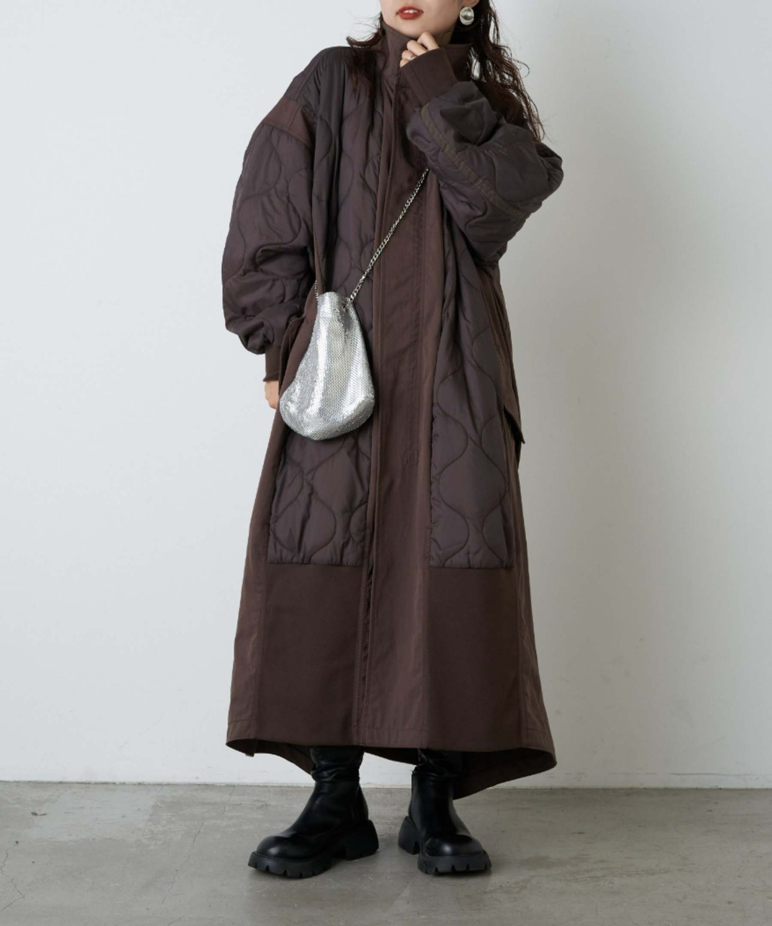 【チャオパニックティピー/CIAOPANIC TYPY】の【etsinta/エシンタ】切替マキシミリタリーコート インテリア・キッズ・メンズ・レディースファッション・服の通販 founy(ファニー) 　ファッション　Fashion　レディースファッション　Fashion for Women　アウター　Coat / Outerwear Collection　コート・ロングコート・ピーコート　Long Coats, Peacoats & More　キルティング　Quilted, Quilting　キルト　Quilt, Quilted Fabric　切替　Switching, Contrast Panel　軽量　Lightweight, Ultra Light　シンプル　Simple, Minimal　スウェット / スエット　Sweatshirt, Sweatwear　タートルネック　Turtleneck, High Neck　デニム　Denim, Jeans Material　定番　Standard, Basic Item　防寒　Cold Protection, Winter-Ready　マフラー　Scarf, Muffler　リラックス　Relax, Relaxed Fit　ロング　Long, Long-Length　ワイド　Wide, Wide Fit　A/W・秋冬　Autumn/Winter　おすすめ　Recommended / Our Picks　ブラウン|ID: prp329100004742206 ipo3291000000034508001