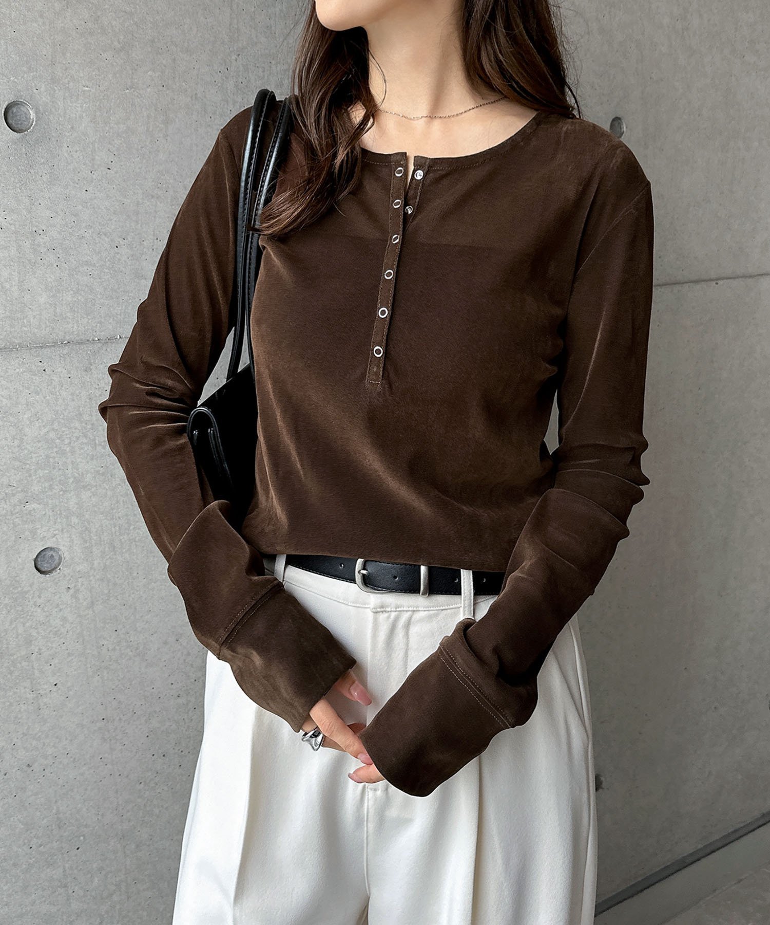 【アンドミー/andme】のベロア チュール ヘンリーネック 長袖 トップス インテリア・キッズ・メンズ・レディースファッション・服の通販 founy(ファニー) ファッション Fashion レディースファッション Fashion for Women トップス・カットソー Cut & Sew Tops ベロアトップス Velour Tops / Velvet-Look Items ギャザー Gathered, Ruffled サロペット Overalls, Salopette チュール Tulip, Tulip Motif トレンド Trend, Trending Now 長袖 Long Sleeve, Full Sleeve フィット Fit, Slim Fit ベロア Velour, Soft Velvet ブラウン|ID: prp329100004742598 ipo3291000000034728390