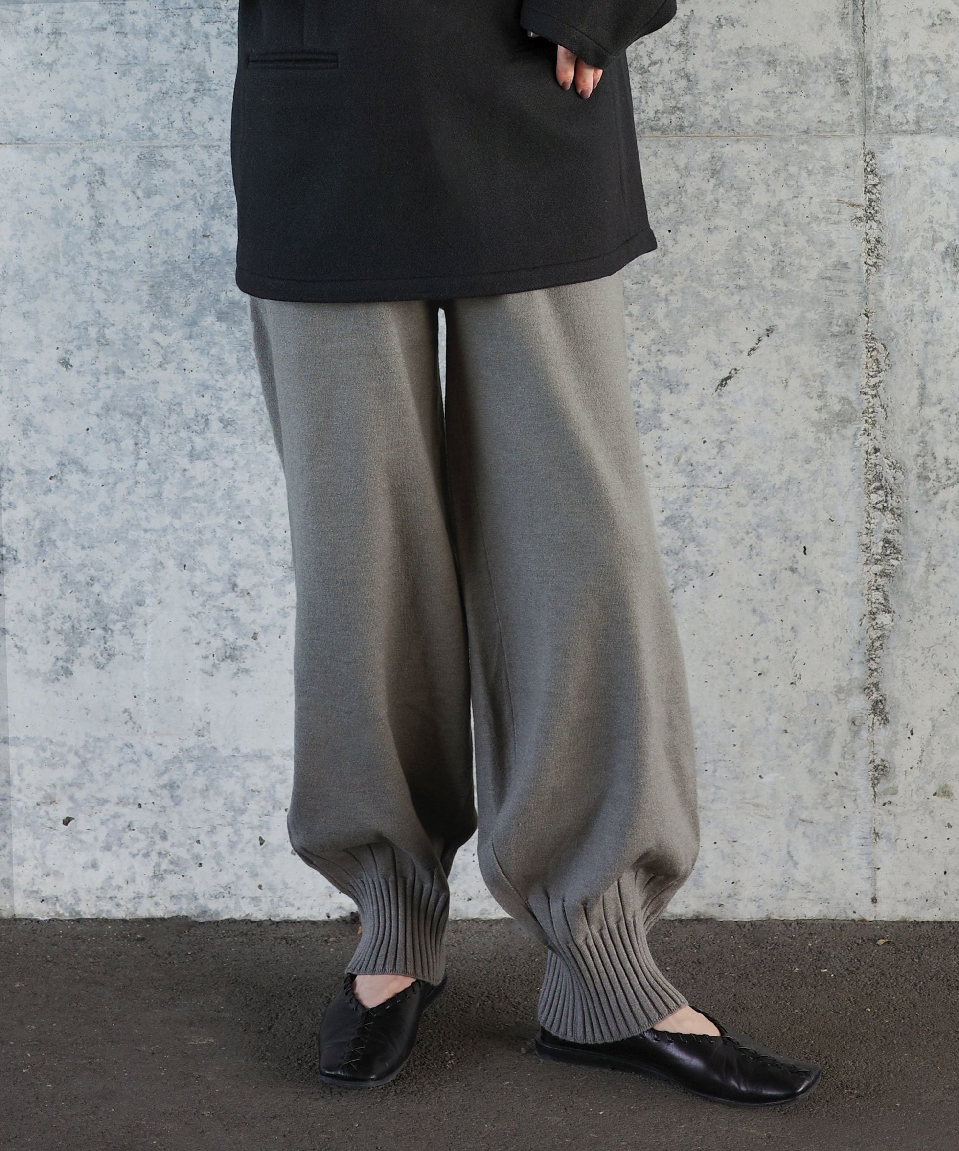 【セレクトモカ/SELECT MOCA】の【人気インフルエンサーコラボbySON】裾リブニットバルーンパンツ インテリア・キッズ・メンズ・レディースファッション・服の通販 founy(ファニー) ファッション Fashion レディースファッション Fashion for Women パンツ Pants & Trousers おすすめ Recommended / Our Picks シンプル Simple, Minimal ジャケット Jacket, Outerwear 人気 Popular, Best Seller 切替 Switching, Contrast Panel 楽ちん Easy Fit, Comfortable チャコールグレー-920|ID: prp329100004742738 ipo3291000000034568529