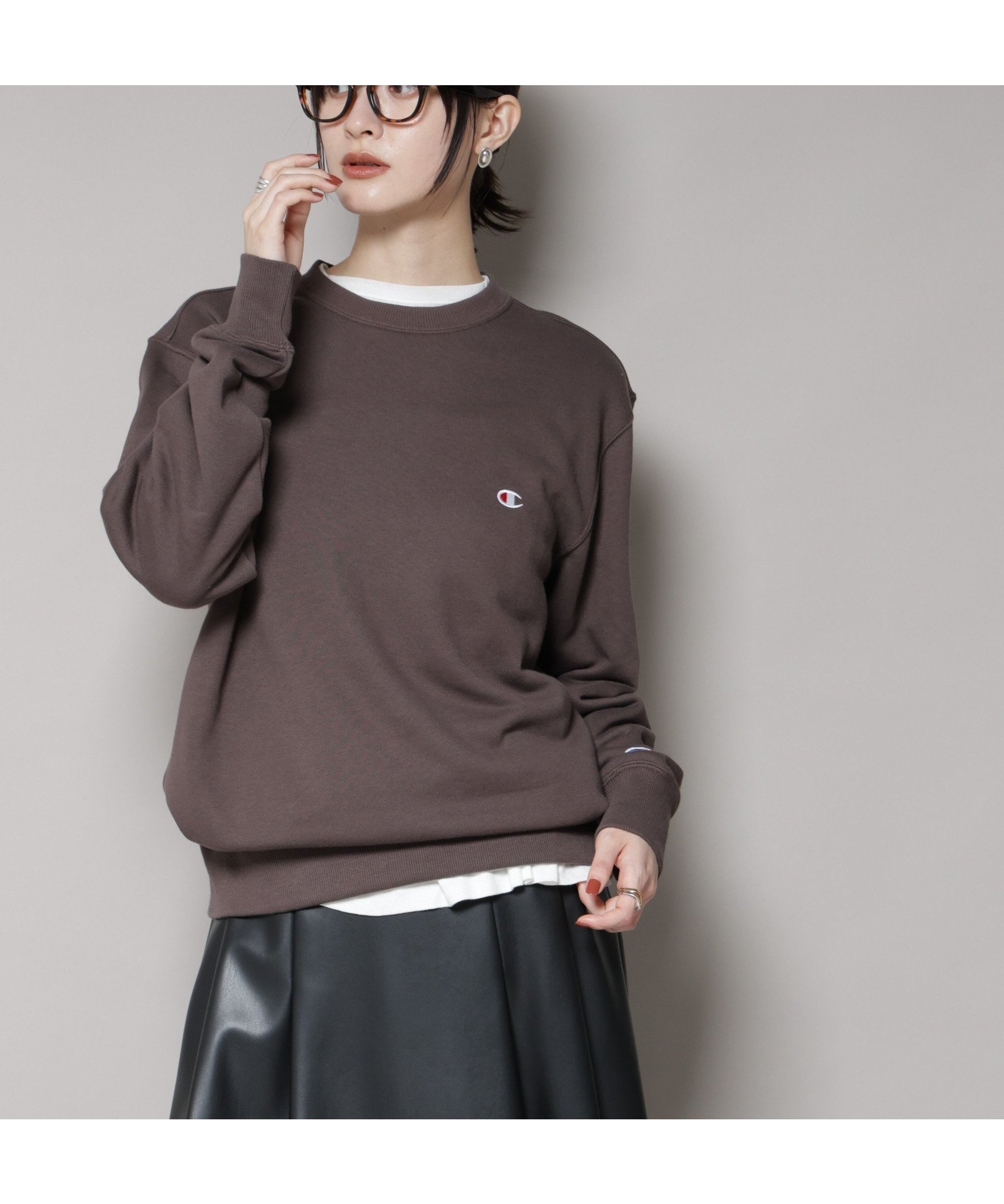 【ナノ ユニバース/nano universe】のChampion/CREW NECK SWEATSHIRT インテリア・キッズ・メンズ・レディースファッション・服の通販 founy(ファニー) 　ファッション　Fashion　レディースファッション　Fashion for Women　トップス・カットソー　Cut & Sew Tops　シャツ・ブラウス・オフィスカジュアル　Elegant Blouses & Button-Ups　レディースパーカー・カジュアルフーディー　Casual Hoodies & Sweatshirts　ロングTシャツ・Tシャツ　Longline T-Shirts & Tees　スウェット・クルーネックトップス　Sweatshirts & Crewnecks / Relaxed Fit Sweat Tops　アンダー　Underwear Essentials　スウェット / スエット　Sweatshirt, Sweatwear　セーター　Sweater, Knitwear　ニューヨーク　New York, NYC Style　プリント　Print, Printed Pattern　2025年　2025　2025-2026秋冬・A/W　Autumn/Winter 2025–26 AW25–26　ブラウン|ID: prp329100004742773 ipo3291000000034272756