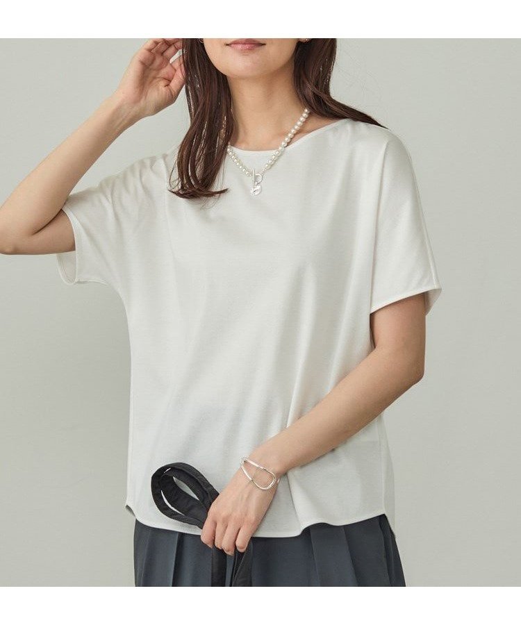 【インディヴィ/INDIVI】の【インナーとしても活躍!】シンプルTシャツ インテリア・キッズ・メンズ・レディースファッション・服の通販 founy(ファニー) 　ファッション　Fashion　レディースファッション　Fashion for Women　トップス・カットソー　Cut & Sew Tops　シャツ・ブラウス・オフィスカジュアル　Elegant Blouses & Button-Ups　ロングTシャツ・Tシャツ　Longline T-Shirts & Tees　10月号　October Issue　インナー　Innerwear　シンプル　Simple, Minimal　ジャケット　Jacket, Outerwear　スマート　Smart, Elegant　パターン　Pattern, Design Print　フォルム　Silhouette, Form　エレガント 上品　Elegant　日傘　Parasol, UV Umbrella　無地　Plain, Solid Color　ホワイト|ID: prp329100004742821 ipo3291000000034273068