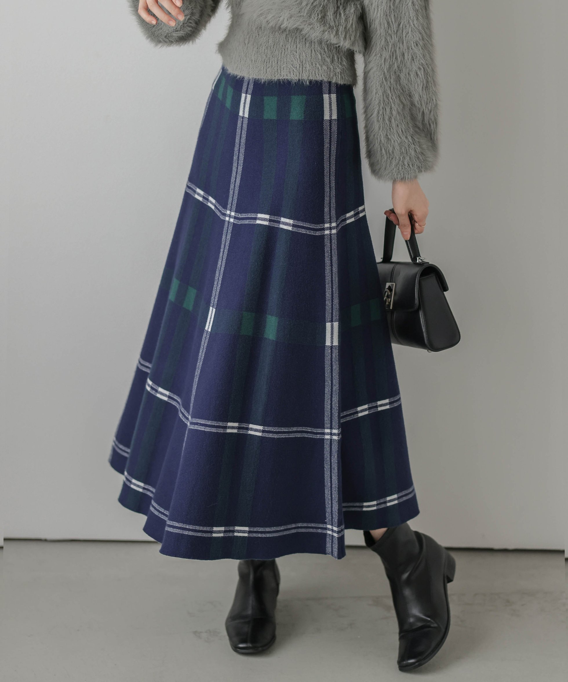 【ラジュール/Lajour】のジャガードニット チェック柄スカート インテリア・キッズ・メンズ・レディースファッション・服の通販 founy(ファニー) 　ファッション　Fashion　レディースファッション　Fashion for Women　スカート　Skirts　おすすめ　Recommended / Our Picks　エアリー　Airy Texture　クラシカル　Classical, Vintage-Inspired　シンプル　Simple, Minimal　ストレッチ　Stretch, Stretchy Fabric　チェック　Check, Plaid, Tartan　フレア　Flare, Flared　モダン　Modern, Contemporary　ネイビー×グリーン|ID: prp329100004742895 ipo3291000000034999245