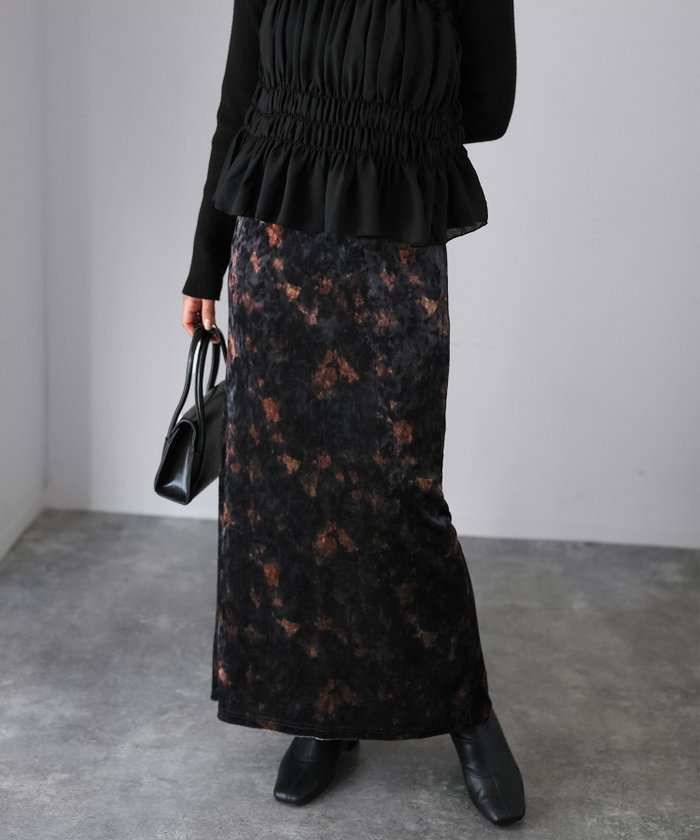 【リベリー/Riberry】のタイダイ柄ニュアンスベロアナロースカート インテリア・キッズ・メンズ・レディースファッション・服の通販 founy(ファニー) https://founy.com/ ファッション Fashion レディースファッション Fashion for Women スカート Skirts 春 Spring 秋 Autumn シンプル Simple, Minimal スウェット / スエット Sweatshirt, Sweatwear ストレッチ Stretch, Stretchy Fabric スニーカー Sneakers, Trainers スリット Slit, Slit Detail タイトスカート Pencil Skirt, Tight Skirt タートル Turtleneck, Turtle Collar バランス Balance, Style Balance ベロア Velour, Soft Velvet ベーシック Basic, Essential 無地 Plain, Solid Color 楽ちん Easy Fit, Comfortable 冬 Winter / This Winter 再入荷 Restock / Back in Stock おすすめ Recommended / Our Picks お家時間・ステイホーム Stay Home / At Home 夏 Summer 旅行 Travel エレガント 上品 Elegant |ID: prp329100004742903 ipo3291000000034659133