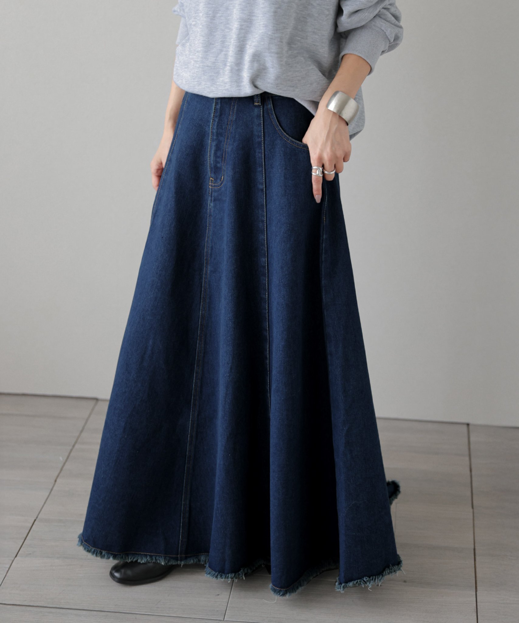 【ラジュール/Lajour】のAラインデニムスカート インテリア・キッズ・メンズ・レディースファッション・服の通販 founy(ファニー) 　ファッション　Fashion　レディースファッション　Fashion for Women　スカート　Skirts　デニムスカート・カジュアルスカート　Denim Skirts　デニム　Denim, Jeans Material　バランス　Balance, Style Balance　フィット　Fit, Slim Fit　フリンジ　Fringe, Tassel　フレア　Flare, Flared　ヴィンテージ　Vintage Style　エレガント 上品　Elegant　ネイビー|ID: prp329100004742906 ipo3291000000034598228