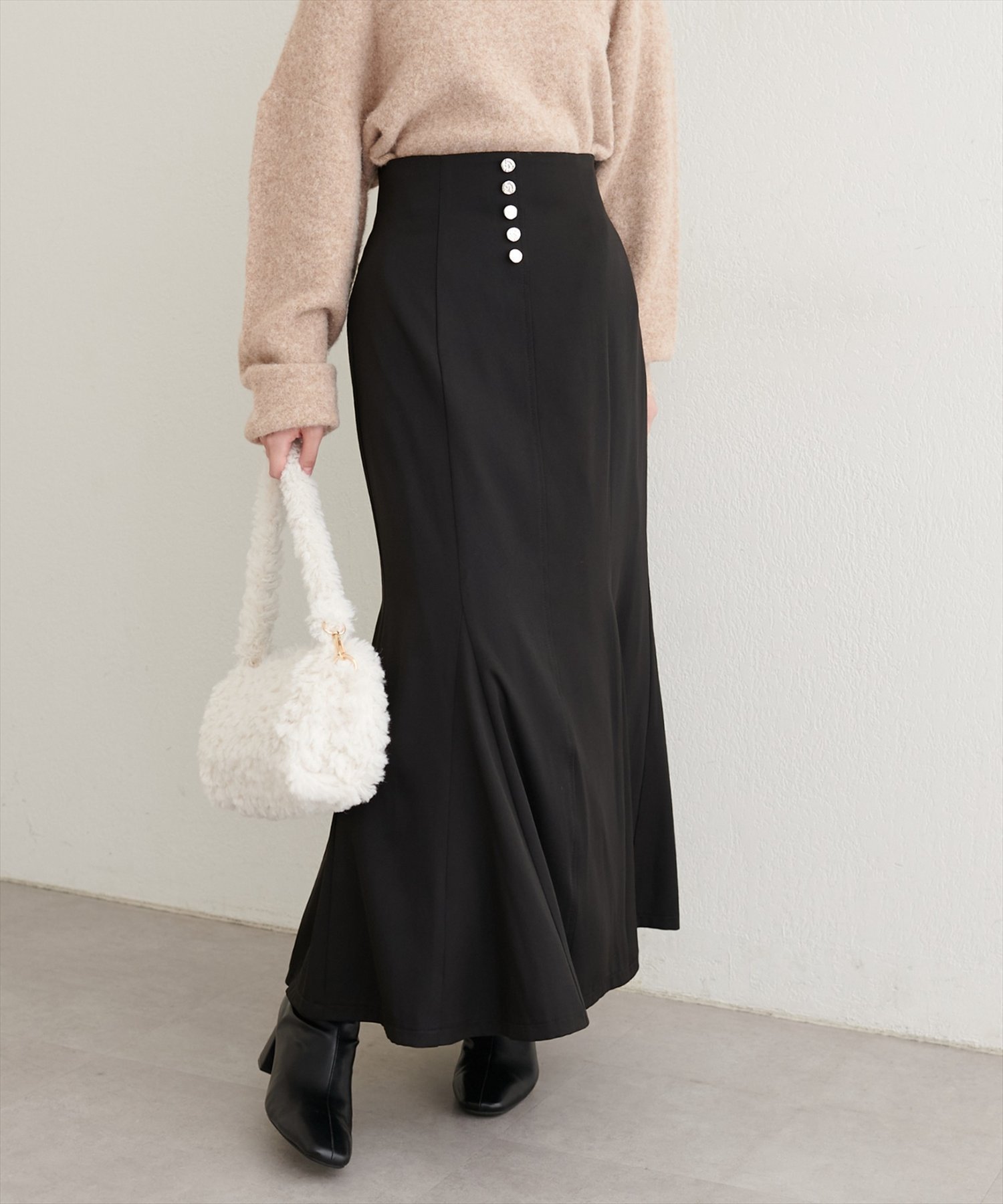【ナチュラルクチュール/natural couture】の【WEB限定】フロント釦マーメイドスカート インテリア・キッズ・メンズ・レディースファッション・服の通販 founy(ファニー) 　ファッション　Fashion　レディースファッション　Fashion for Women　スカート　Skirts　エレガント 上品　Elegant　カットソー　Cut and Sewn Top　クラシカル　Classical, Vintage-Inspired　シンプル　Simple, Minimal　ジャケット　Jacket, Outerwear　スニーカー　Sneakers, Trainers　ダウン　Down, Puffer　フェミニン　Feminine, Girly　フロント　Front, Front Design　マーメイド　Mermaid, Fishtail Silhouette　リラックス　Relax, Relaxed Fit　再入荷　Restock / Back in Stock　おすすめ　Recommended / Our Picks　2025年　2025　2025-2026秋冬・A/W　Autumn/Winter 2025–26 AW25–26　ブラック|ID: prp329100004742926 ipo3291000000034273902