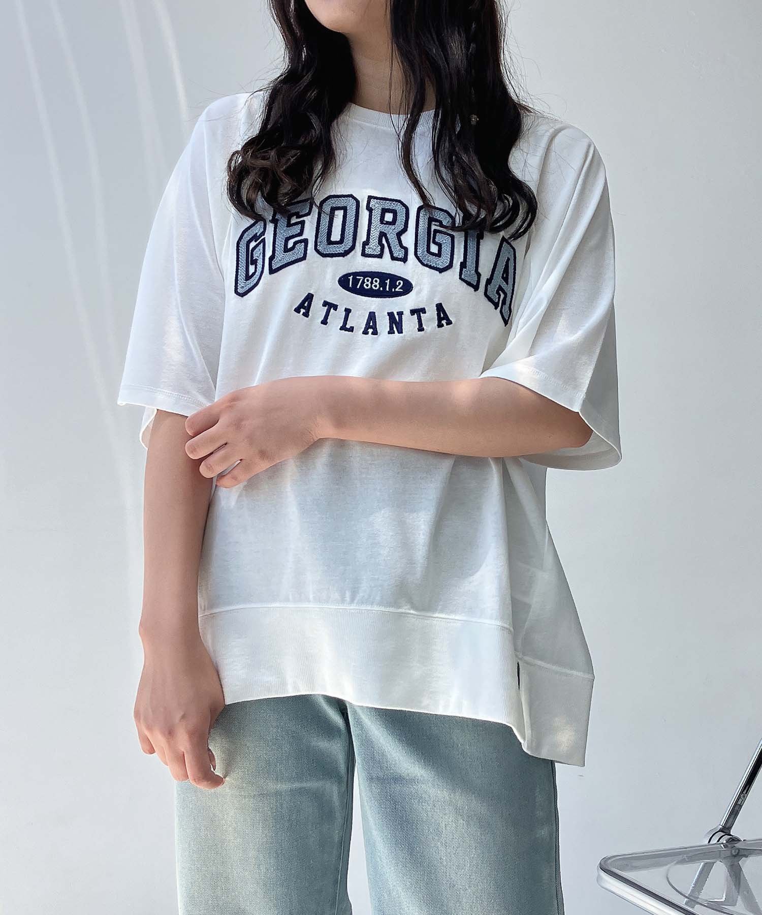 【アズノウアズ プラス/AS KNOW AS plus】の0選べる チェーン刺繍ロゴTシャツ インテリア・キッズ・メンズ・レディースファッション・服の通販 founy(ファニー) 　ファッション　Fashion　レディースファッション　Fashion for Women　トップス・カットソー　Cut & Sew Tops　シャツ・ブラウス・オフィスカジュアル　Elegant Blouses & Button-Ups　ロングTシャツ・Tシャツ　Longline T-Shirts & Tees　ガーリー　Girly, Feminine Style　チェーン　Chain, Chain Strap　デニム　Denim, Jeans Material　ボトム　Bottoms, Lower Wear　半袖　Short Sleeve, Half Sleeve　再入荷　Restock / Back in Stock　オフ5G|ID: prp329100004742949 ipo3291000000034274110