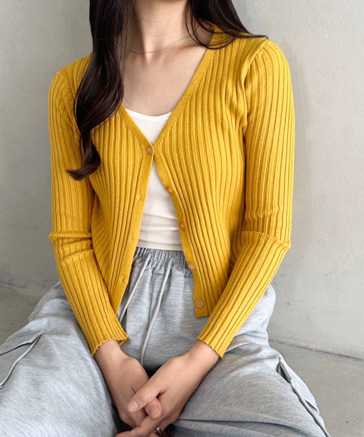 【アウトフィッター ラボ/Outfitter lab】のクロップドリブニットカーディガン インテリア・キッズ・メンズ・レディースファッション・服の通販 founy(ファニー) 　ファッション　Fashion　レディースファッション　Fashion for Women　トップス・カットソー　Cut & Sew Tops　ニット　Knit Tops & Sweaters　カーディガン・羽織り　Layered Style Cardigans　イエロー　Yellow　クロップド　Cropped, Short Length　シンプル　Simple, Minimal　スニーカー　Sneakers, Trainers　タートルネック　Turtleneck, High Neck　トレンド　Trend, Trending Now　フィット　Fit, Slim Fit　フェミニン　Feminine, Girly　フレア　Flare, Flared　プリーツ　Pleats, Pleated　ベーシック　Basic, Essential　羽織　Haori, Light Jacket　A/W・秋冬　Autumn/Winter　S/S・春夏　SS, Spring/Summer, Warm Season　プチプライス・低価格　Affordable / Budget Price　おすすめ　Recommended / Our Picks　夏　Summer　エレガント 上品　Elegant　イエロー|ID: prp329100004742966 ipo3291000000034274260