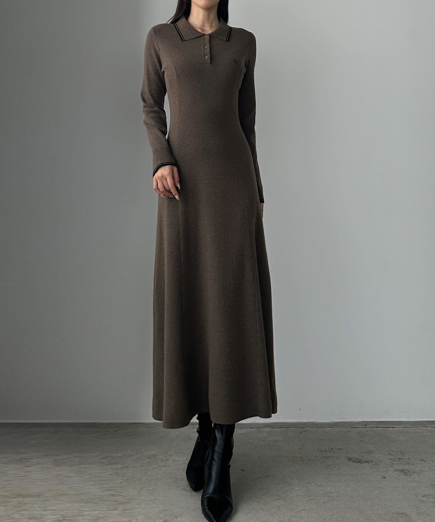 【ジュノア/JUNOAH】のLouere ロゴ刺繍ニットポロフレアワンピース インテリア・キッズ・メンズ・レディースファッション・服の通販 founy(ファニー) 　ファッション　Fashion　レディースファッション　Fashion for Women　ワンピース　Dresses　チャコール|ID: prp329100004743015 ipo3291000000034274561