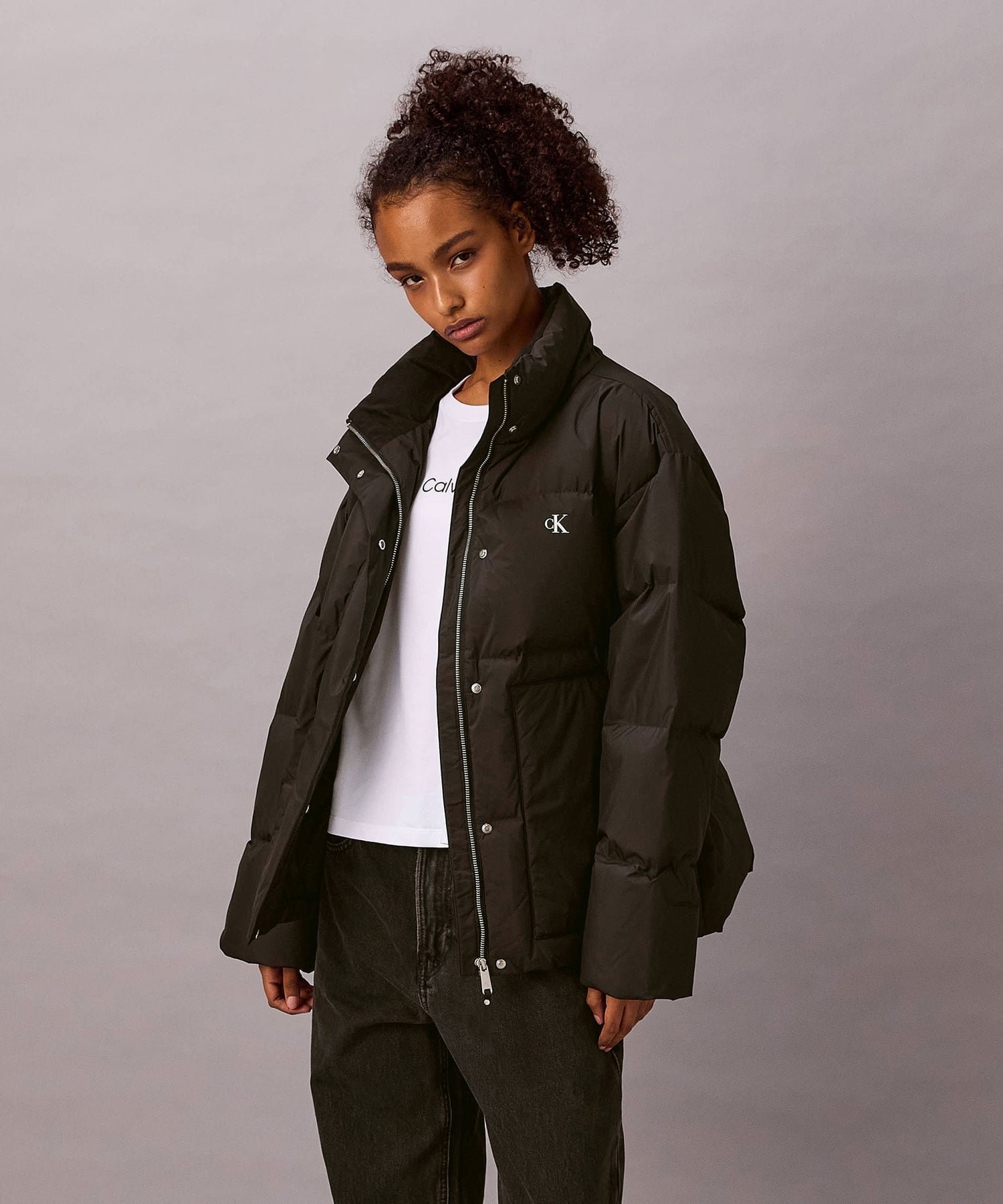 【カルバンクライン/Calvin Klein】の【公式ショップ】 カルバンクライン ジャケット - クラシックダウンパッファジャケット Calvin Klein Jeans 47D587G インテリア・キッズ・メンズ・レディースファッション・服の通販 founy(ファニー) ファッション Fashion レディースファッション Fashion for Women アウター Coat / Outerwear Collection レディースジャケット・軽アウター Jackets ジップアップ Zip-Up, Full Zip ジャケット Jacket, Outerwear スタンド Stand Collar, Upright Stand フロント Front, Front Design ミドル Middle Length, Mid Height ワンポイント One Point, Statement Accent Black|ID: prp329100004743020 ipo3291000000034577230