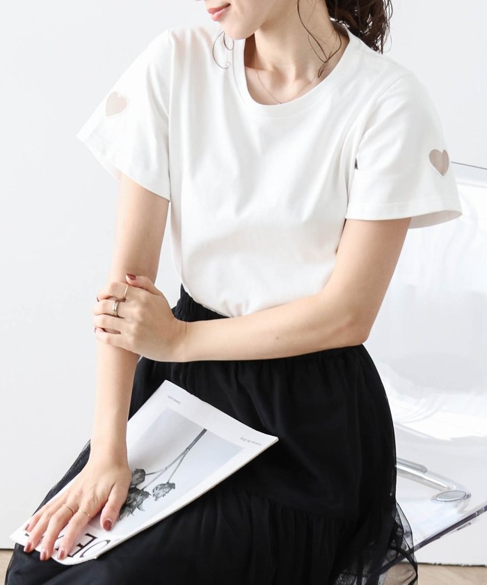 【ラジュール/Lajour】のハートカットTシャツ インテリア・キッズ・メンズ・レディースファッション・服の通販 founy(ファニー) https://founy.com/ ファッション Fashion レディースファッション Fashion for Women トップス・カットソー Cut & Sew Tops シャツ・ブラウス・オフィスカジュアル Elegant Blouses & Button-Ups ロングTシャツ・Tシャツ Longline T-Shirts & Tees カッティング Cutting Detail シンプル Simple, Minimal トレンド Trend, Trending Now ワンポイント One Point, Statement Accent |ID: prp329100004743081 ipo3291000000034274995