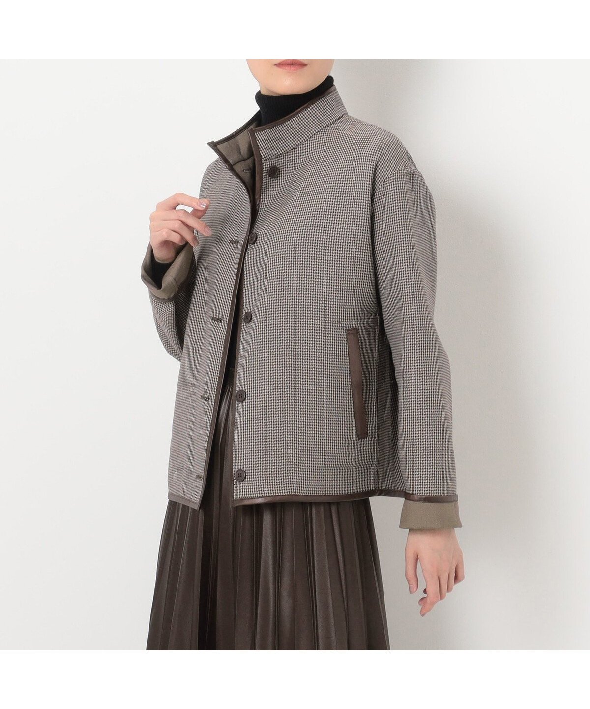 【コムサ/COMME CA】の【リバーシブル】無地*ハウンドトゥースダブルフェイス ショートコート 人気、トレンドファッション・服の通販 founy(ファニー) 　ファッション　Fashion　レディースファッション　Fashion for Women　アウター　Coat / Outerwear Collection　コート・ロングコート・ピーコート　Long Coats, Peacoats & More　秋　Autumn　コンパクト　Compact, Small Size　サテン　Satin, Glossy Fabric　ショート　Short, Short Length　スタンド　Stand Collar, Upright Stand　ダブル　Double, Double-Breasted　パイピング　Piping, Trim Design　フェイス　Face, Facial Design　ブルゾン　Blouson, Bomber Jacket　ボックス　Boxy, Box Shape　羽織　Haori, Light Jacket　無地　Plain, Solid Color　リバーシブル　Reversible, Two-Sided　エレガント 上品　Elegant　 other-1|ID: prp329100004743163 ipo3291000000034275451
