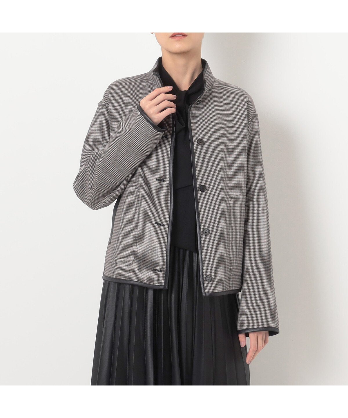 【コムサ/COMME CA】の【リバーシブル】無地*ハウンドトゥースダブルフェイス ショートコート インテリア・キッズ・メンズ・レディースファッション・服の通販 founy(ファニー) 　ファッション　Fashion　レディースファッション　Fashion for Women　アウター　Coat / Outerwear Collection　コート・ロングコート・ピーコート　Long Coats, Peacoats & More　秋　Autumn　コンパクト　Compact, Small Size　サテン　Satin, Glossy Fabric　ショート　Short, Short Length　スタンド　Stand Collar, Upright Stand　ダブル　Double, Double-Breasted　パイピング　Piping, Trim Design　フェイス　Face, Facial Design　ブルゾン　Blouson, Bomber Jacket　ボックス　Boxy, Box Shape　羽織　Haori, Light Jacket　無地　Plain, Solid Color　リバーシブル　Reversible, Two-Sided　エレガント 上品　Elegant　05:ブラック×グレー系千鳥|ID: prp329100004743163 ipo3291000000034275453
