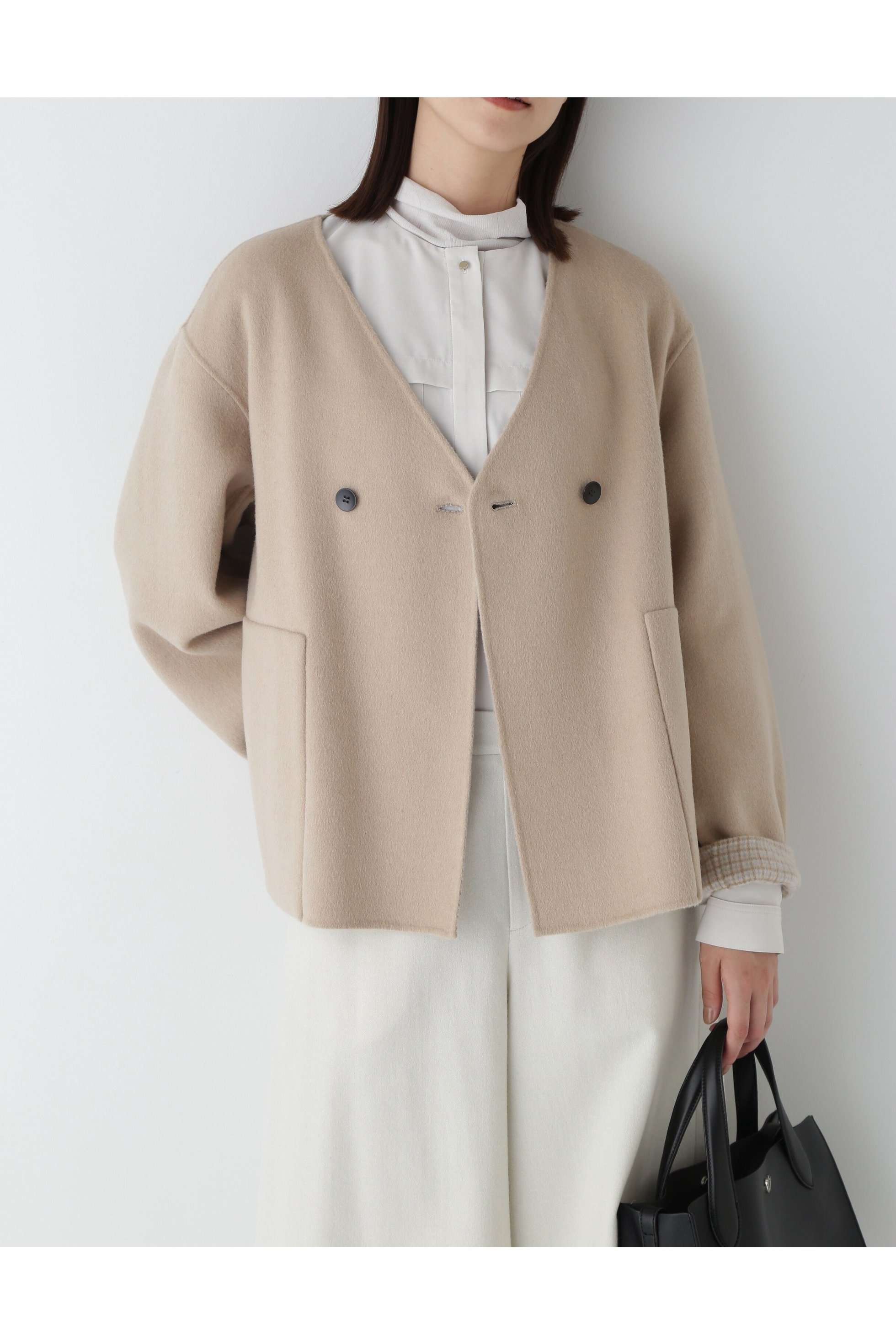 【ヒューマンウーマン/HUMAN WOMAN】のリバーショートジャケットブルゾン インテリア・キッズ・メンズ・レディースファッション・服の通販 founy(ファニー) 　ファッション　Fashion　レディースファッション　Fashion for Women　アウター　Coat / Outerwear Collection　レディースジャケット・軽アウター　Jackets　ブルゾンジャケット・スポーティアウター　Blouson Jackets　おすすめ　Recommended / Our Picks　ショート　Short, Short Length　ジャケット　Jacket, Outerwear　スタンダード　Standard, Basic　チェック　Check, Plaid, Tartan　ボックス　Boxy, Box Shape　メルトン　Melton, Heavy Wool　リバーシブル　Reversible, Two-Sided　ワイド　Wide, Wide Fit　エレガント 上品　Elegant　無地　Plain, Solid Color　ベージュ|ID: prp329100004743165 ipo3291000000034686834