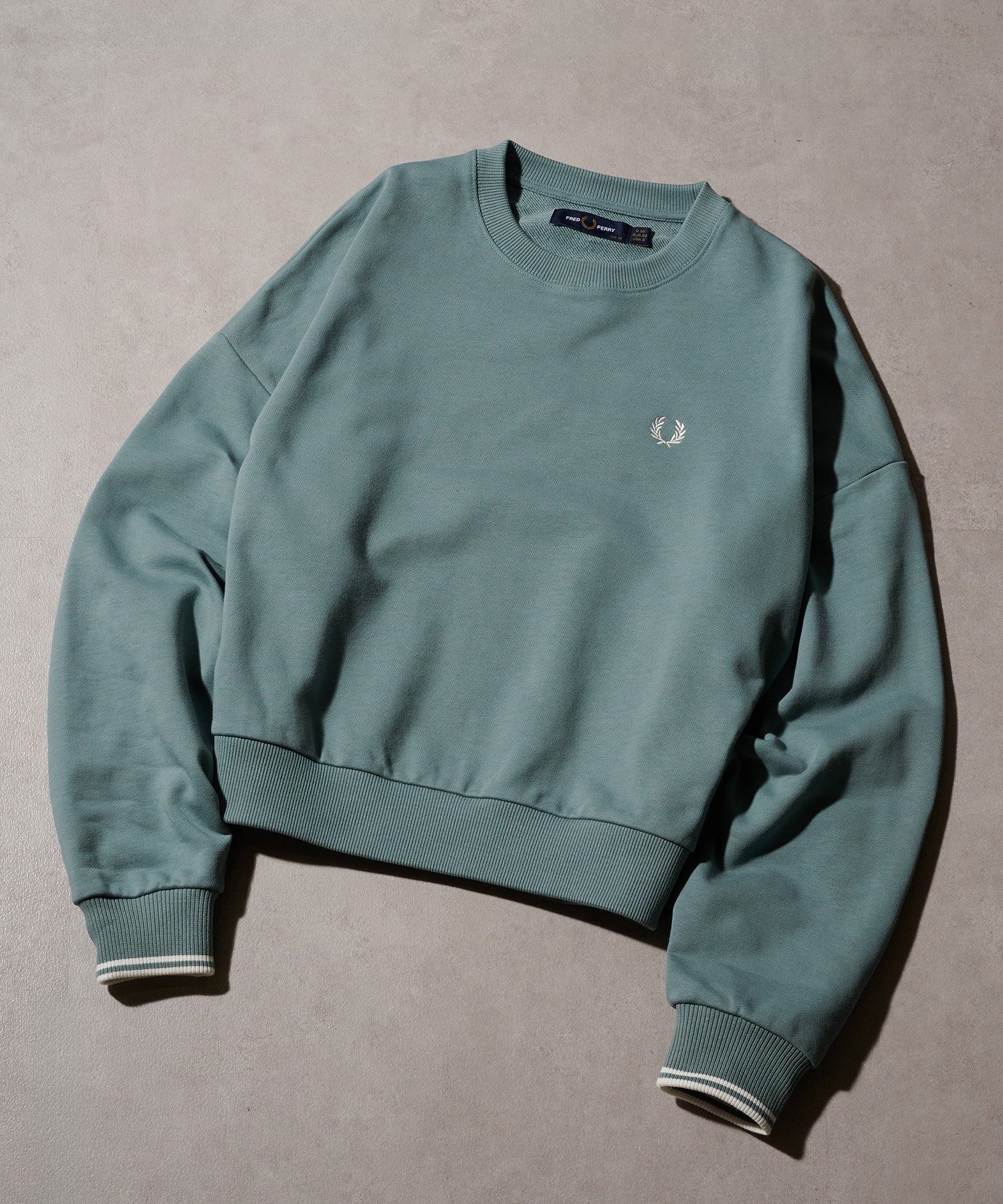 【カセットチャート/Cassette Chart】のFRED PERRY/TIPPED SWEATSHIRT G1148 インテリア・キッズ・メンズ・レディースファッション・服の通販 founy(ファニー) 　ファッション　Fashion　レディースファッション　Fashion for Women　トップス・カットソー　Cut & Sew Tops　シャツ・ブラウス・オフィスカジュアル　Elegant Blouses & Button-Ups　レディースパーカー・カジュアルフーディー　Casual Hoodies & Sweatshirts　ロングTシャツ・Tシャツ　Longline T-Shirts & Tees　スウェット・クルーネックトップス　Sweatshirts & Crewnecks / Relaxed Fit Sweat Tops　クロップド　Cropped, Short Length　ショルダー　Shoulder, Shoulder Strap　ドロップ　Drop Shoulder, Dropped Style　定番　Standard, Basic Item　人気　Popular, Best Seller　ポロシャツ　Polo Shirt, Collared Tee　モッズコート　Mods Coat, Military Parka　リラックス　Relax, Relaxed Fit　再入荷　Restock / Back in Stock　G.BLU|ID: prp329100004743338 ipo3291000000034277185