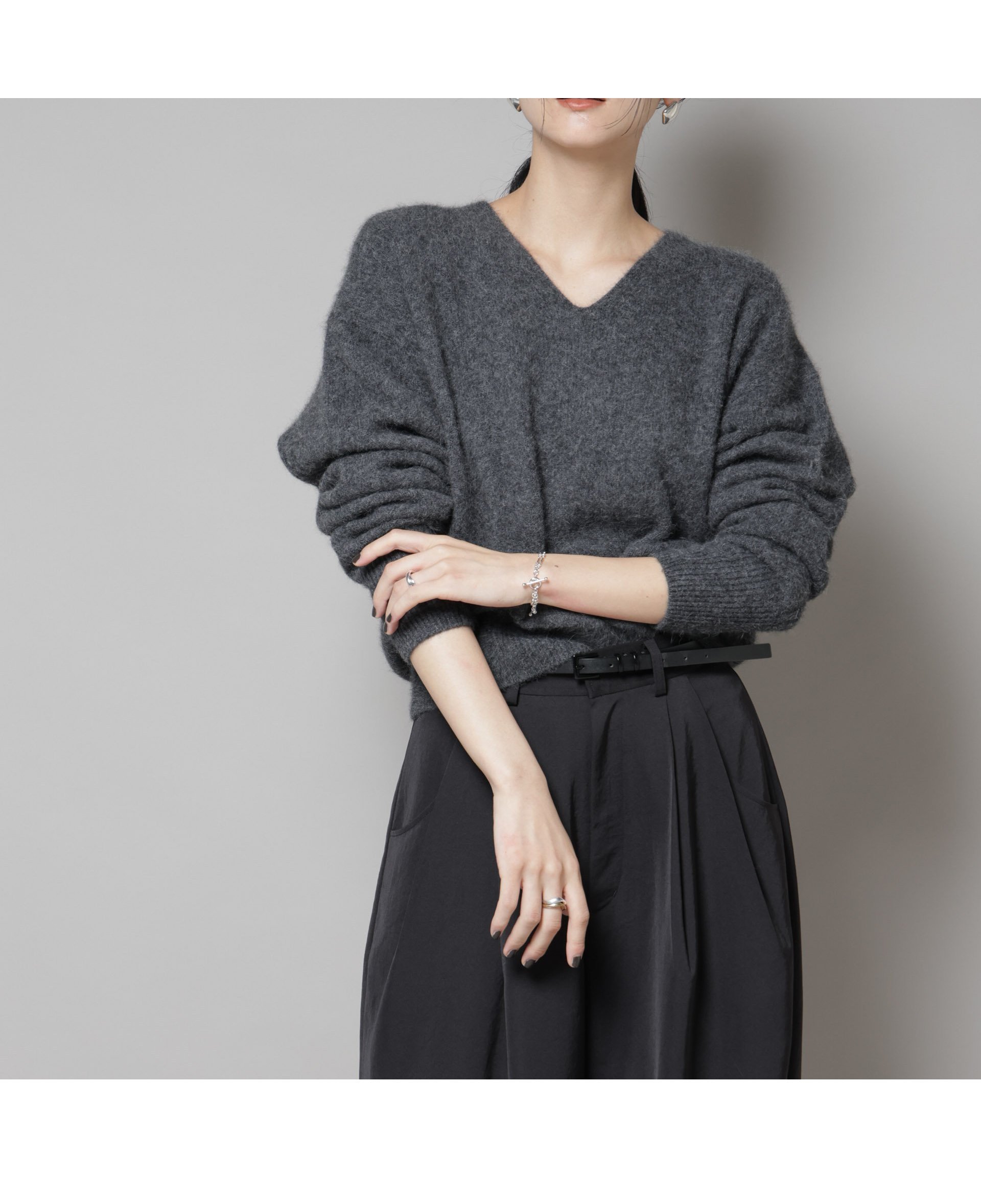 【ナノ ユニバース/nano universe】のウォッシャブルフォックスVネックニットプルオーバー インテリア・キッズ・メンズ・レディースファッション・服の通販 founy(ファニー) 　ファッション　Fashion　レディースファッション　Fashion for Women　トップス・カットソー　Cut & Sew Tops　ニット　Knit Tops & Sweaters　カジュアルプルオーバー・ニットトップス　Pullovers & Knit Tops / Casual Pullovers　Vネックトップス　V-Neck Tops / V-Cut Neckline Shirts　アクセサリー　Fashion Accessories　ウォッシャブル　Machine Washable　洗える　Machine Washable　人気　Popular, Best Seller　バランス　Balance, Style Balance　フィット　Fit, Slim Fit　フェミニン　Feminine, Girly　フォックス　Fox, Fox Fur　2025年　2025　2025-2026秋冬・A/W　Autumn/Winter 2025–26 AW25–26　チャコール3|ID: prp329100004743347 ipo3291000000034692791