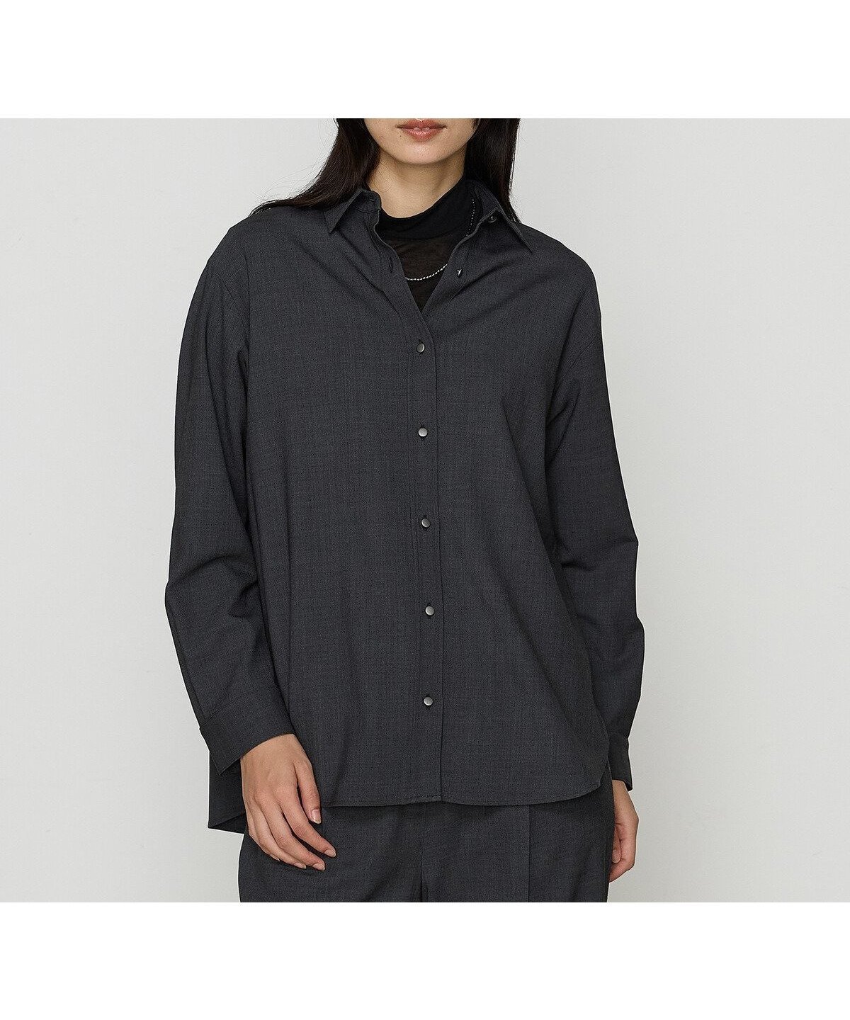 【コムサ/COMME CA】のサイロスパン ツイル シャツ インテリア・キッズ・メンズ・レディースファッション・服の通販 founy(ファニー) 　ファッション　Fashion　レディースファッション　Fashion for Women　トップス・カットソー　Cut & Sew Tops　シャツ・ブラウス・オフィスカジュアル　Elegant Blouses & Button-Ups　カフス　Cuff Design　ジャケット　Jacket, Outerwear　ストレッチ　Stretch, Stretchy Fabric　ツイル　Twist, Twisted Detail　メタル　Metal, Metal Parts　エレガント 上品　Elegant　08:トップチャコール|ID: prp329100004743397 ipo3291000000034277918