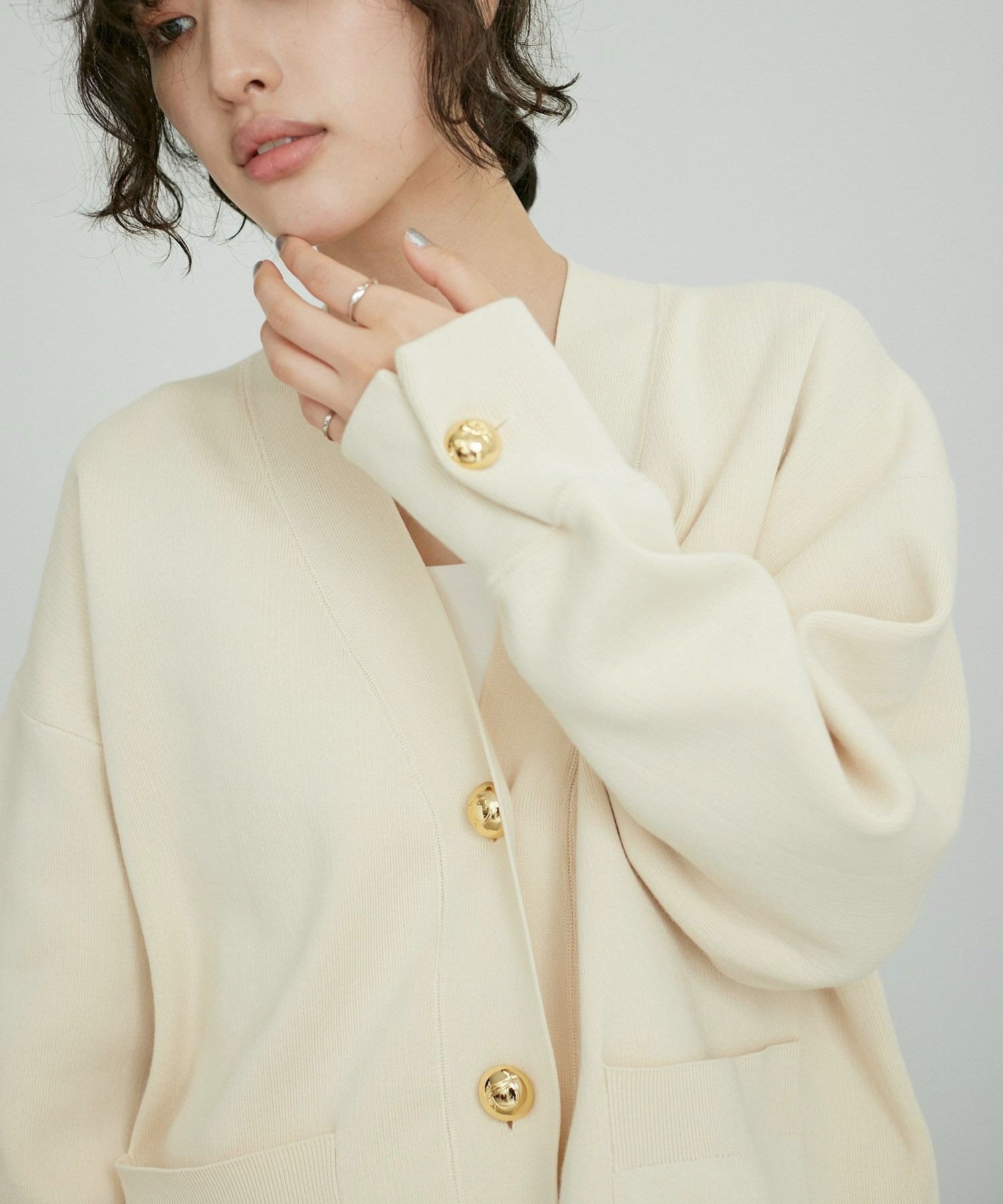 【アダム エ ロペ/ADAM ET ROPE'】の【再入荷】・【サステナブル】ロゴボタンミドルカーディガン インテリア・キッズ・メンズ・レディースファッション・服の通販 founy(ファニー) 　ファッション　Fashion　レディースファッション　Fashion for Women　トップス・カットソー　Cut & Sew Tops　カーディガン・羽織り　Layered Style Cardigans　インナー　Innerwear　春　Spring　カーディガン　Cardigan, Knitwear　キャミソール　Camisole, Spaghetti Strap Top　スウェット / スエット　Sweatshirt, Sweatwear　タンク　Tank Top, Sleeveless Top　タートルネック　Turtleneck, High Neck　ボトム　Bottoms, Lower Wear　ポケット　Pocket, Pocket Detail　ミドル　Middle Length, Mid Height　リラックス　Relax, Relaxed Fit　S/S・春夏　SS, Spring/Summer, Warm Season　再入荷　Restock / Back in Stock　おすすめ　Recommended / Our Picks　夏　Summer　2025年　2025　2025春夏・S/S　Spring/Summer 2025 SS25　オフホワイト(15)|ID: prp329100004743399 ipo3291000000035037487