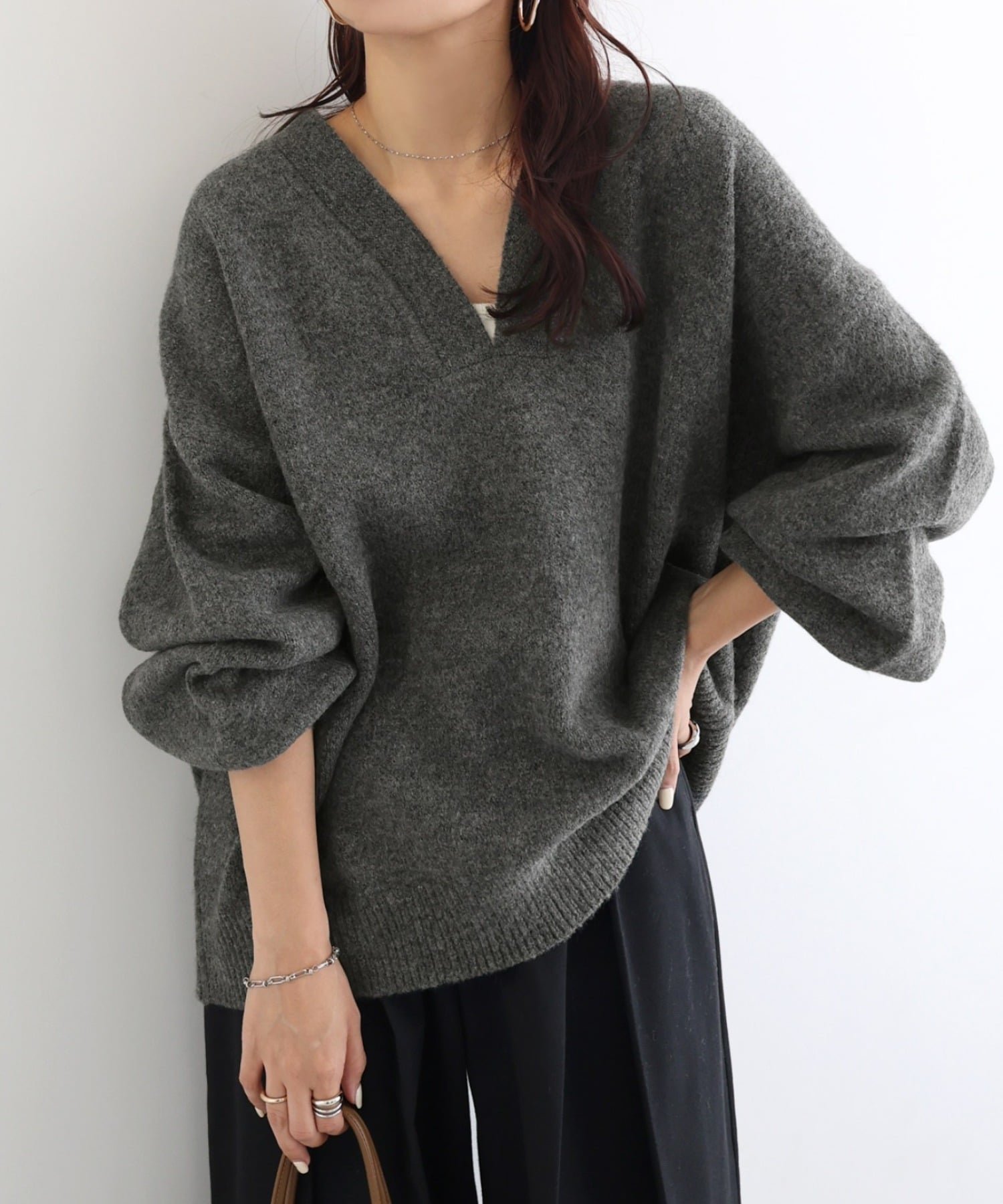 【アンドミー/andme】の天竺編みVネック長袖ニットトップス インテリア・キッズ・メンズ・レディースファッション・服の通販 founy(ファニー) 　ファッション　Fashion　レディースファッション　Fashion for Women　トップス・カットソー　Cut & Sew Tops　ニット　Knit Tops & Sweaters　Vネックトップス　V-Neck Tops / V-Cut Neckline Shirts　アクリル　Acrylic Material　トレンド　Trend, Trending Now　人気　Popular, Best Seller　長袖　Long Sleeve, Full Sleeve　ルーズ　Loose, Oversized　おすすめ　Recommended / Our Picks　チャコールグレー|ID: prp329100004743451 ipo3291000000034663103