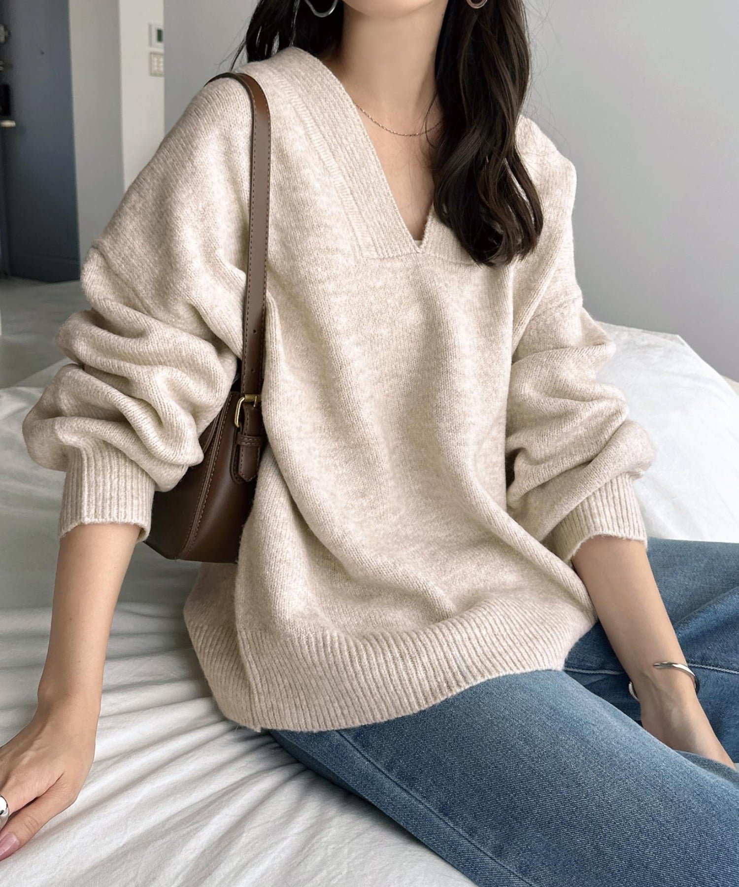 【アンドミー/andme】の天竺編みVネック長袖ニットトップス インテリア・キッズ・メンズ・レディースファッション・服の通販 founy(ファニー) 　ファッション　Fashion　レディースファッション　Fashion for Women　トップス・カットソー　Cut & Sew Tops　ニット　Knit Tops & Sweaters　Vネックトップス　V-Neck Tops / V-Cut Neckline Shirts　アクリル　Acrylic Material　トレンド　Trend, Trending Now　人気　Popular, Best Seller　長袖　Long Sleeve, Full Sleeve　ルーズ　Loose, Oversized　おすすめ　Recommended / Our Picks　オートミール|ID: prp329100004743451 ipo3291000000034663107