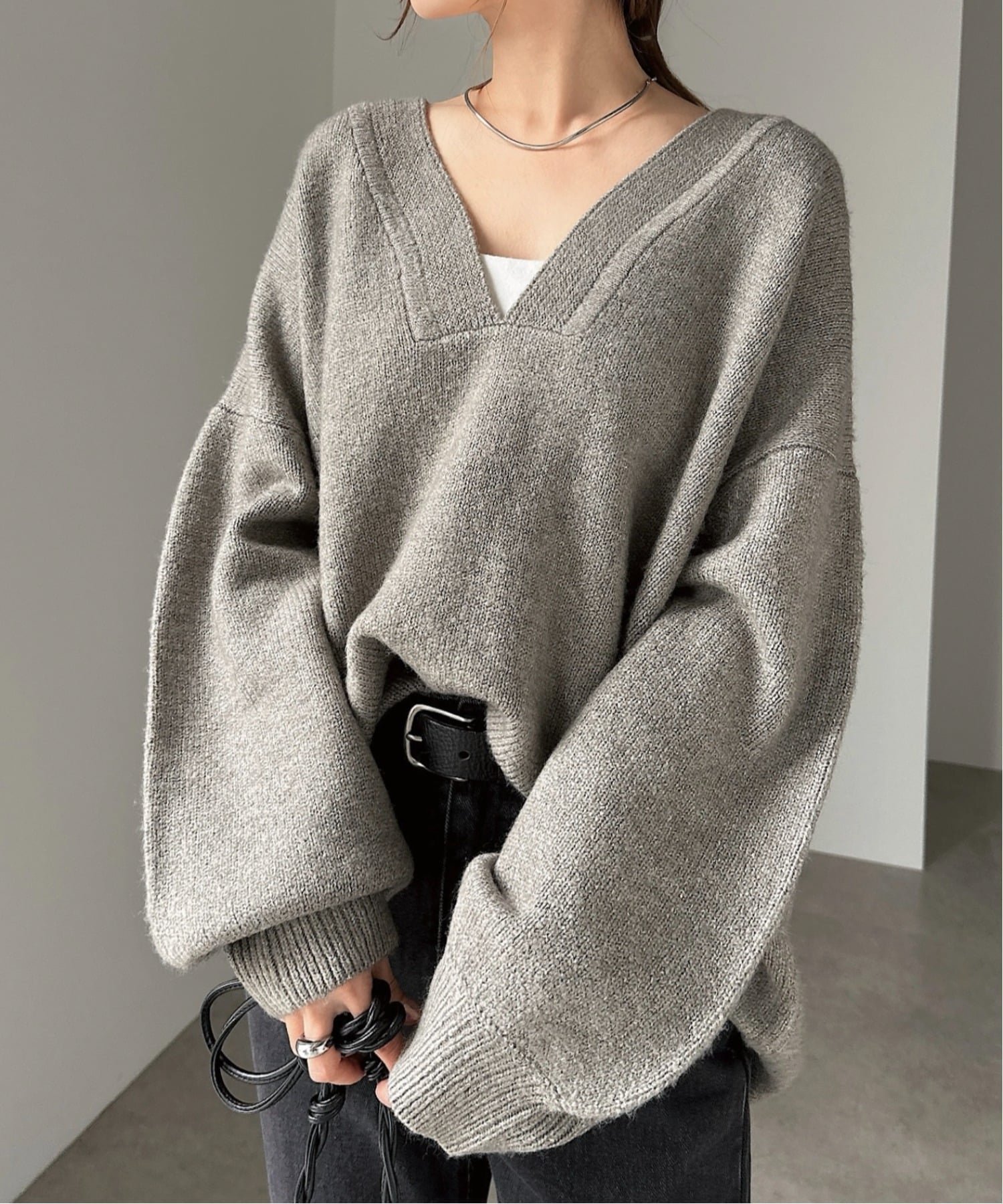 【アンドミー/andme】の天竺編みVネック長袖ニットトップス インテリア・キッズ・メンズ・レディースファッション・服の通販 founy(ファニー) 　ファッション　Fashion　レディースファッション　Fashion for Women　トップス・カットソー　Cut & Sew Tops　ニット　Knit Tops & Sweaters　Vネックトップス　V-Neck Tops / V-Cut Neckline Shirts　アクリル　Acrylic Material　トレンド　Trend, Trending Now　人気　Popular, Best Seller　長袖　Long Sleeve, Full Sleeve　ルーズ　Loose, Oversized　おすすめ　Recommended / Our Picks　グレー|ID: prp329100004743451 ipo3291000000034663109