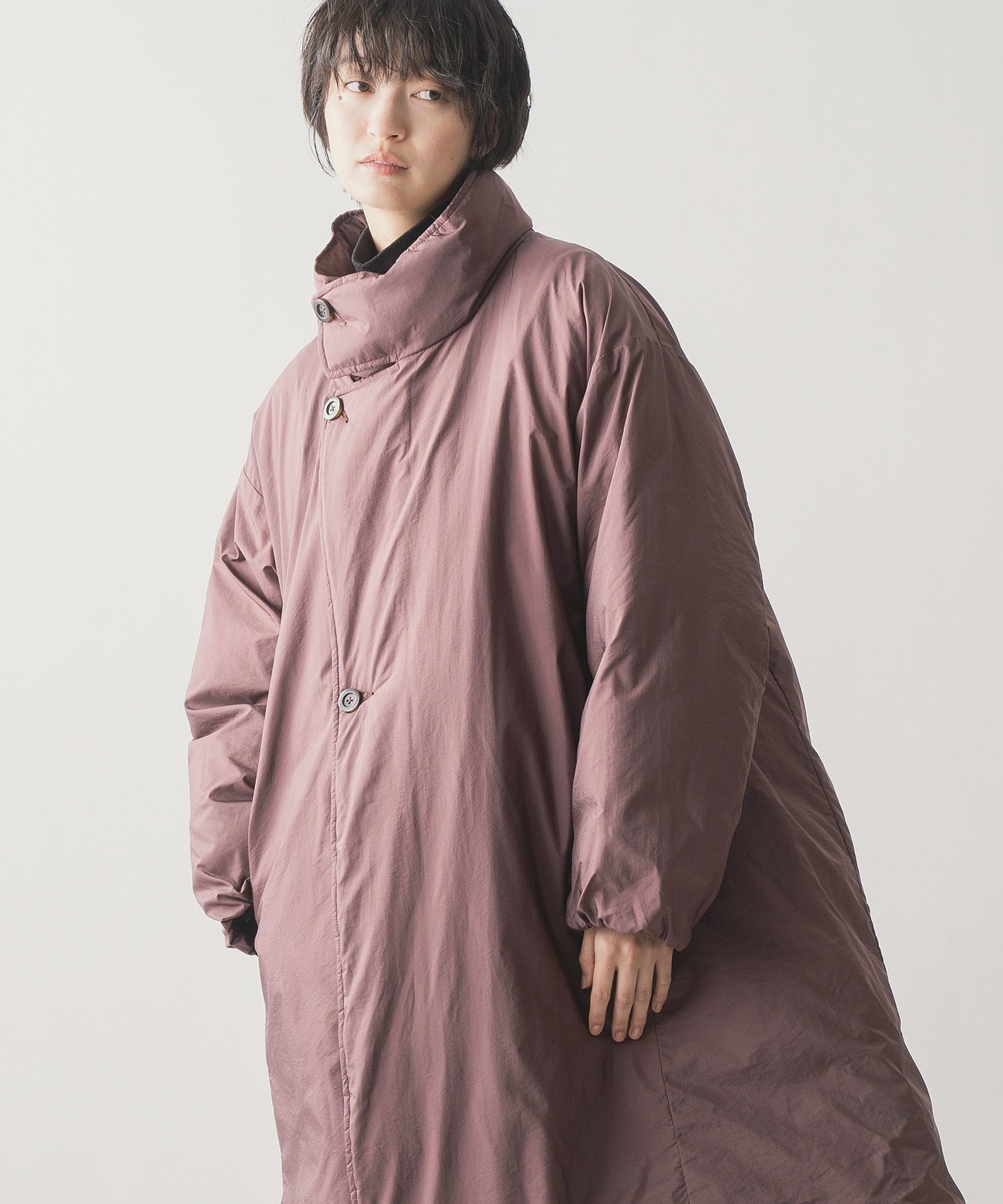 【ビーアパートメント/b apartment / MEN】の「miffew/ミフュー」STAND COLLAR VOLUME DOWN COAT インテリア・キッズ・メンズ・レディースファッション・服の通販 founy(ファニー) 　ファッション　Fashion　メンズファッション　Fashion for Men　アウター　Men's Coats Outerwear　ダウンジャケット / 軽量ダウン　Down Jackets & Coats　コレクション　Collection, Seasonal Line　シルク　Silk, 100% Silk　スタンド　Stand Collar, Upright Stand　スピンドル　Spindle, Drawcord　ダウン　Down, Puffer　トレンド　Trend, Trending Now　なめらか　Smooth, Silky Texture　バルーン　Balloon, Balloon Silhouette　フロント　Front, Front Design　ロング　Long, Long-Length　冬　Winter / This Winter　再入荷　Restock / Back in Stock　おすすめ　Recommended / Our Picks　エレガント 上品　Elegant　BROWN|ID: prp329100004743468 ipo3291000000034278641