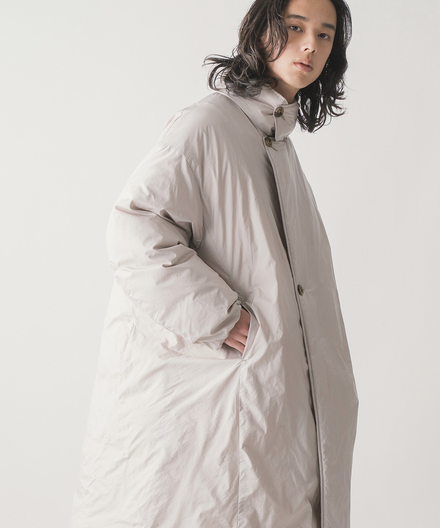【ビーアパートメント/b apartment / MEN】の「miffew/ミフュー」STAND COLLAR VOLUME DOWN COAT インテリア・キッズ・メンズ・レディースファッション・服の通販 founy(ファニー) 　ファッション　Fashion　メンズファッション　Fashion for Men　アウター　Men's Coats Outerwear　ダウンジャケット / 軽量ダウン　Down Jackets & Coats　コレクション　Collection, Seasonal Line　シルク　Silk, 100% Silk　スタンド　Stand Collar, Upright Stand　スピンドル　Spindle, Drawcord　ダウン　Down, Puffer　トレンド　Trend, Trending Now　なめらか　Smooth, Silky Texture　バルーン　Balloon, Balloon Silhouette　フロント　Front, Front Design　ロング　Long, Long-Length　冬　Winter / This Winter　再入荷　Restock / Back in Stock　おすすめ　Recommended / Our Picks　エレガント 上品　Elegant　GRAYGE|ID: prp329100004743468 ipo3291000000034278643